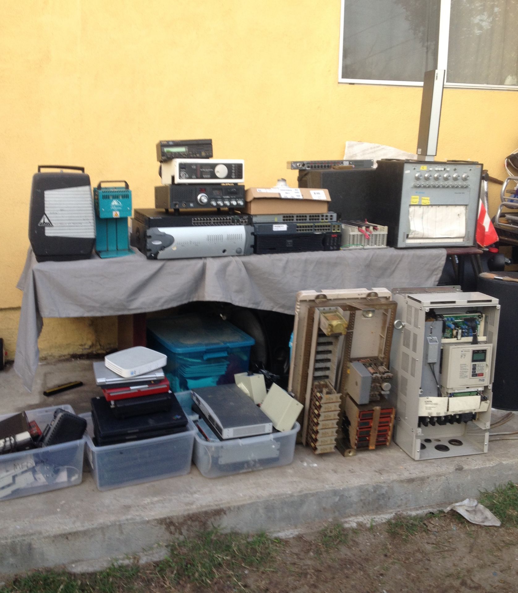 RANDOM HUGE LOT ELECTRONICS & RARE DEVICES, LAPTOPS, SERVERS AND MUCH MORE - Image 2 of 7