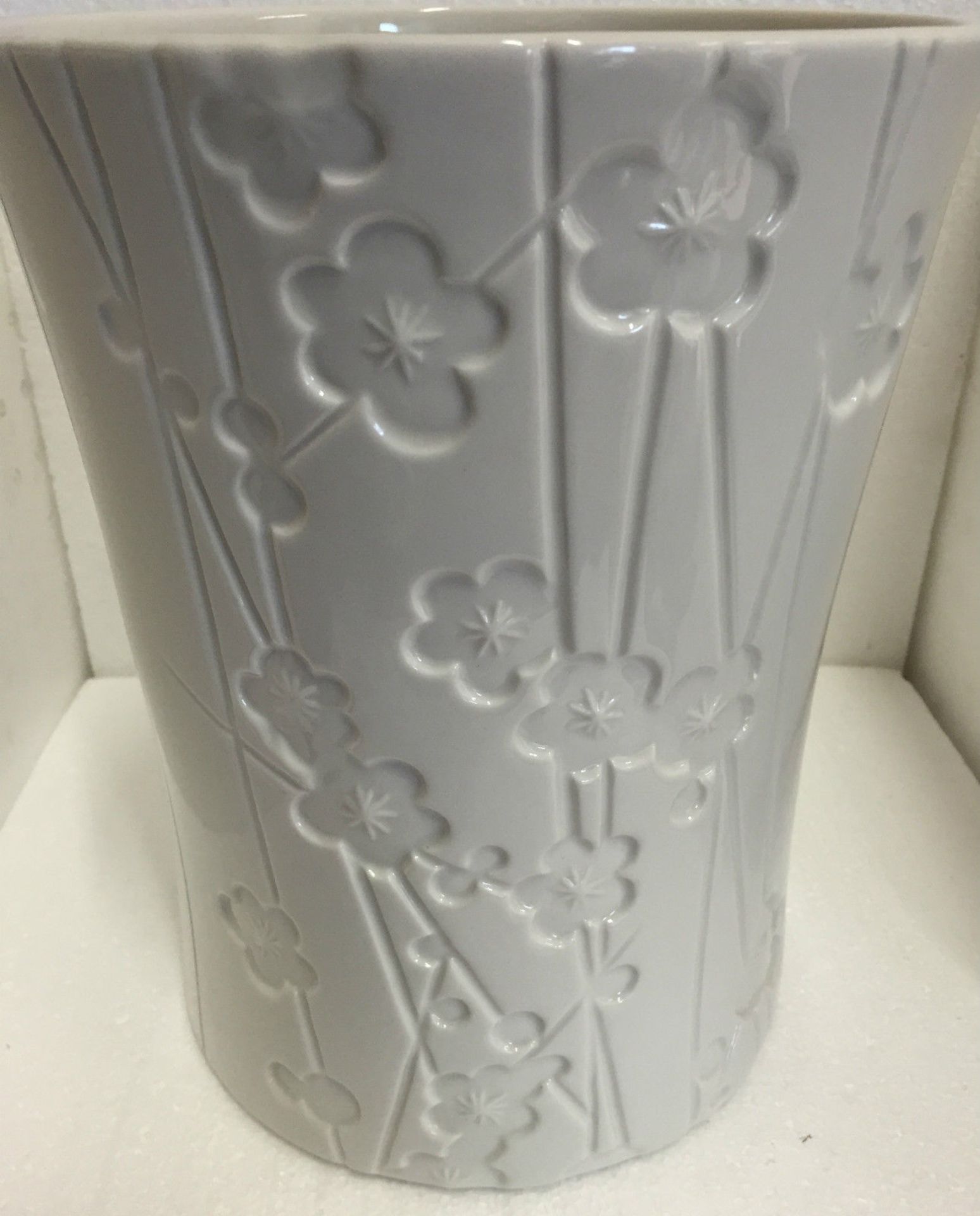 50 X Trash Bin Garbage Can Bathroom Modern White Ceramic & Black inlay flowers Macy's - Image 3 of 3