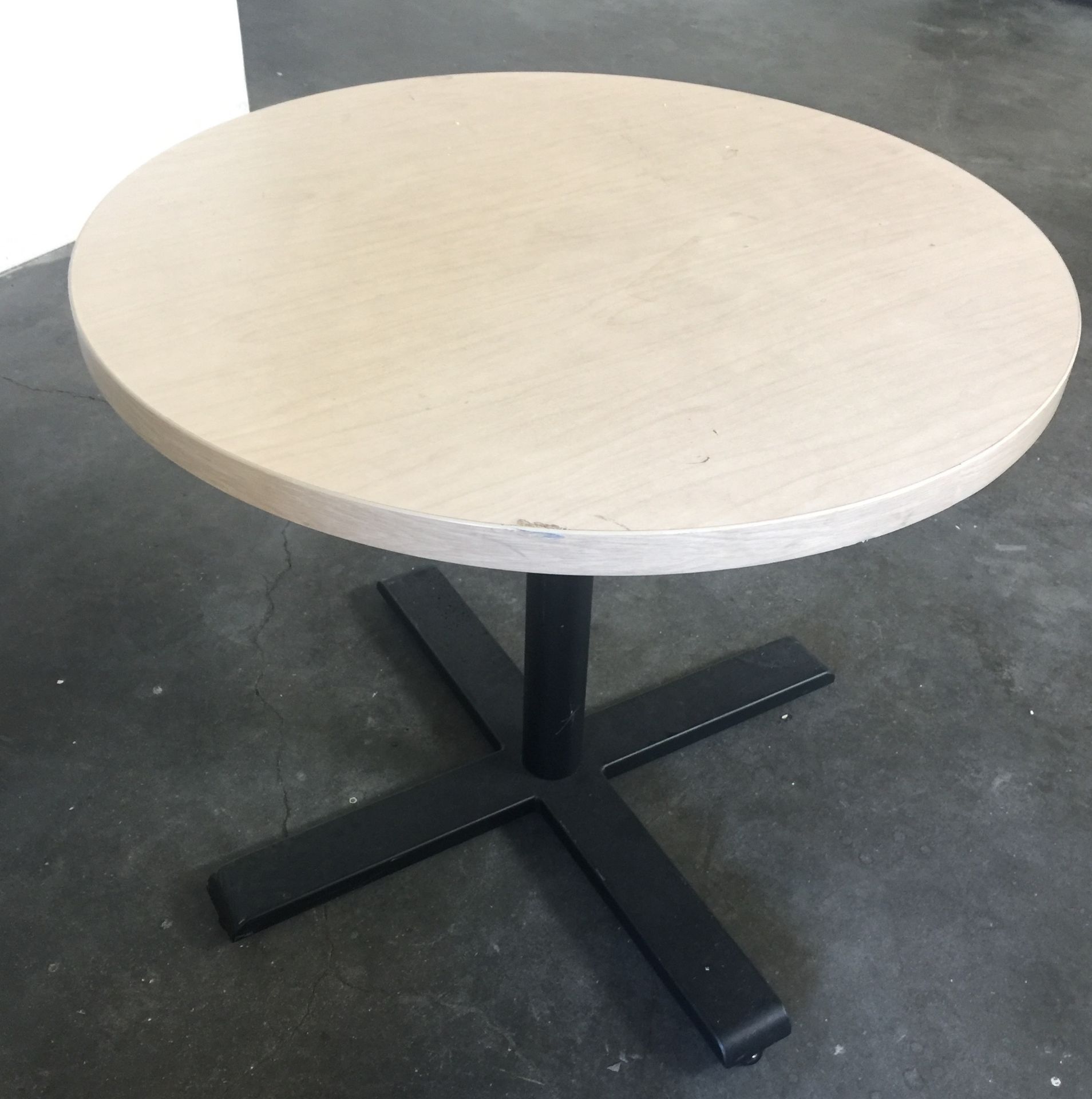 SMALL ROUND SIT DOWN LUNCH ROOM TABLE OFFICE