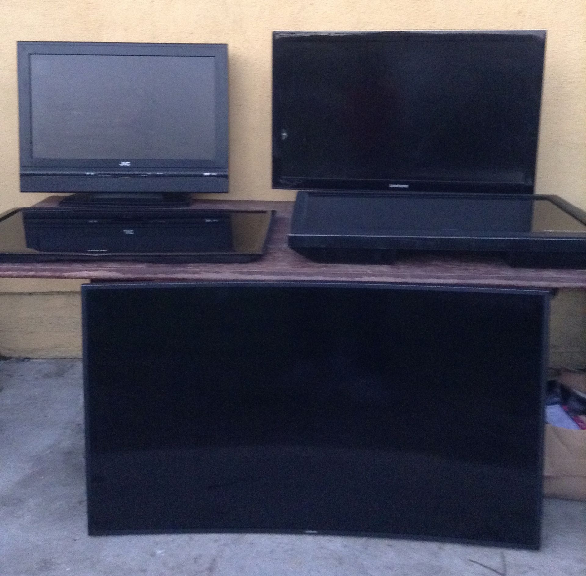 TV SCREEN LOT, LCD CURVED TV FOR PARTS UNKNOWN CONDITON