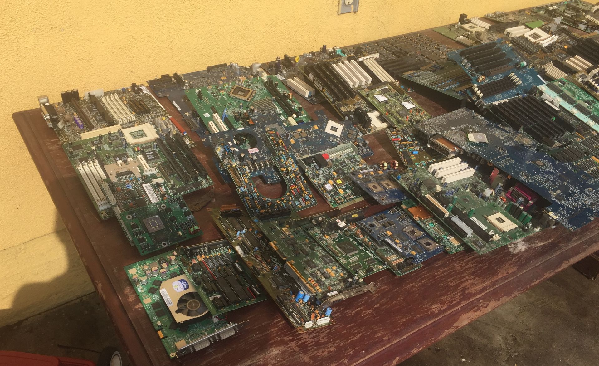 TABLE OF CIRCUIT BOARDS ALL SIZES - Image 6 of 6