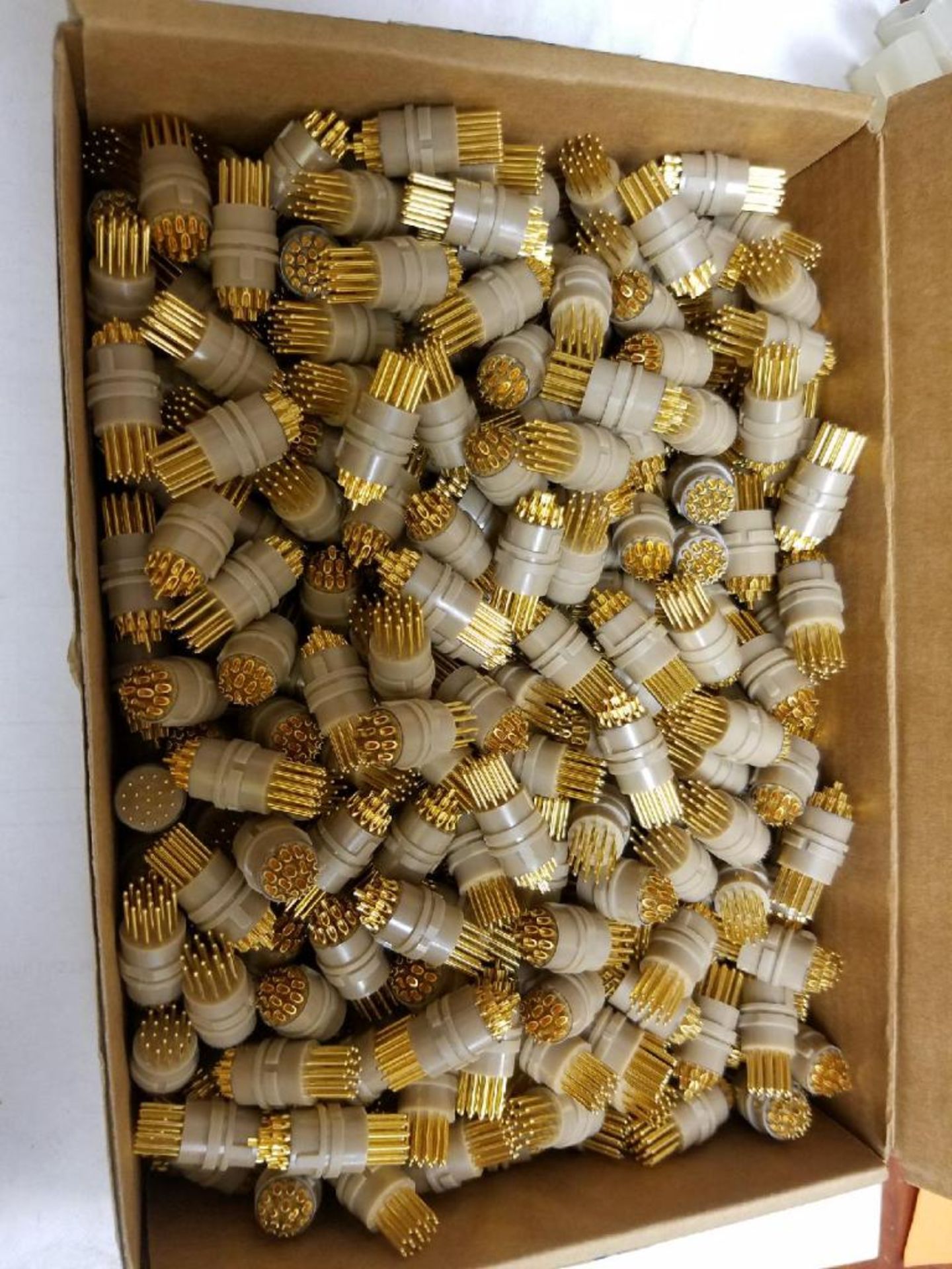 BOX OF GOLD TIP ADAPTERS