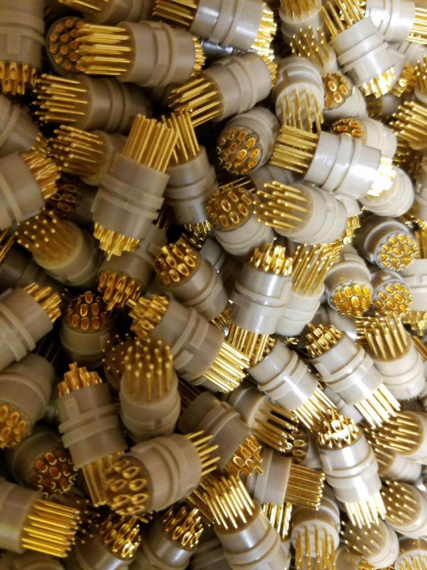 BOX OF GOLD TIP ADAPTERS - Image 2 of 2