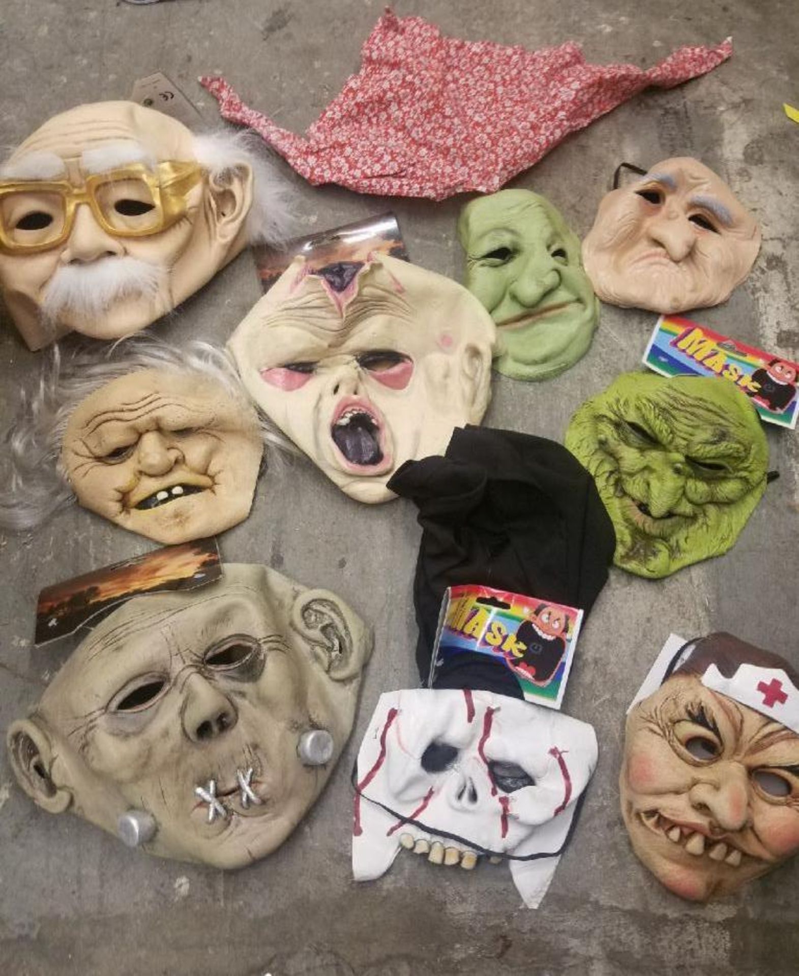 60 X BRAND NEW Halloween masks / GREAT FOR RESALE - Image 2 of 2