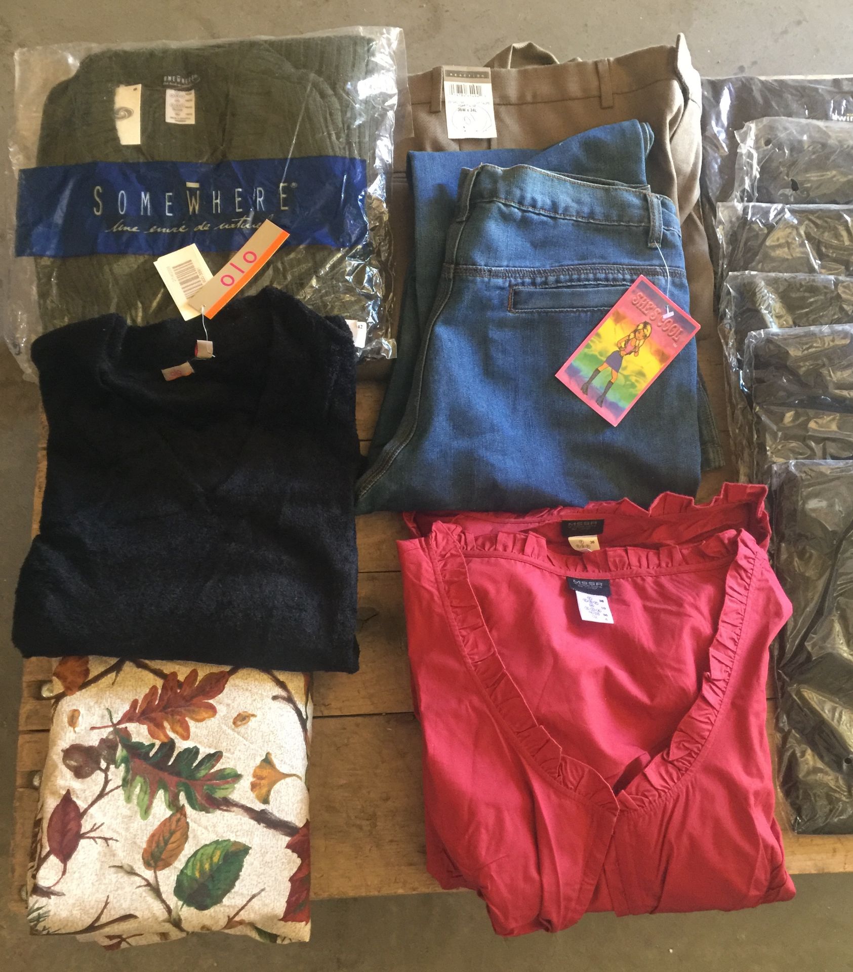 25 PIECES BRAND NEW CLOTHING WITH TAGS, MIXED ITEMS - Bild 4 aus 4