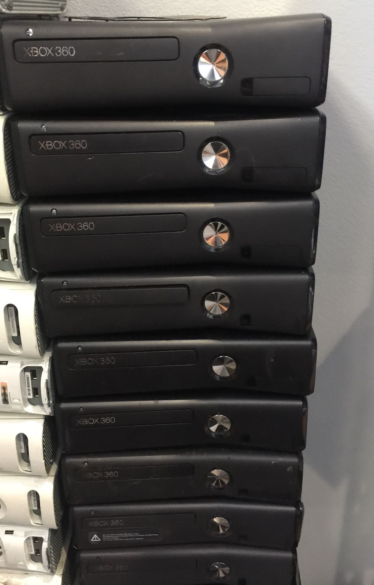 20 BLACK XBOX UNITS, NO IDEA OF CONDITION, SOLD AS IS - Bild 2 aus 4