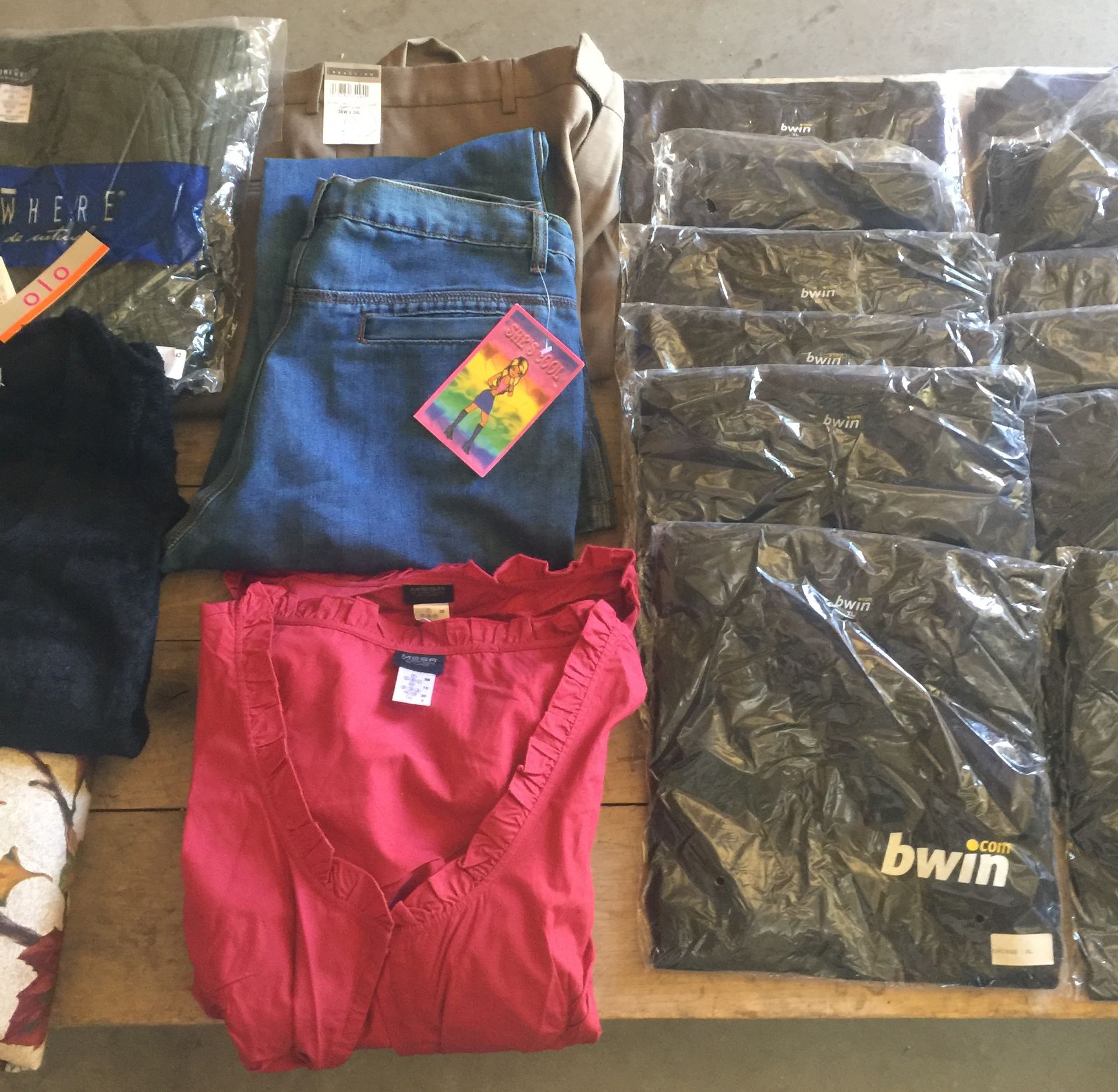 25 PIECES BRAND NEW CLOTHING WITH TAGS, MIXED ITEMS - Bild 3 aus 4