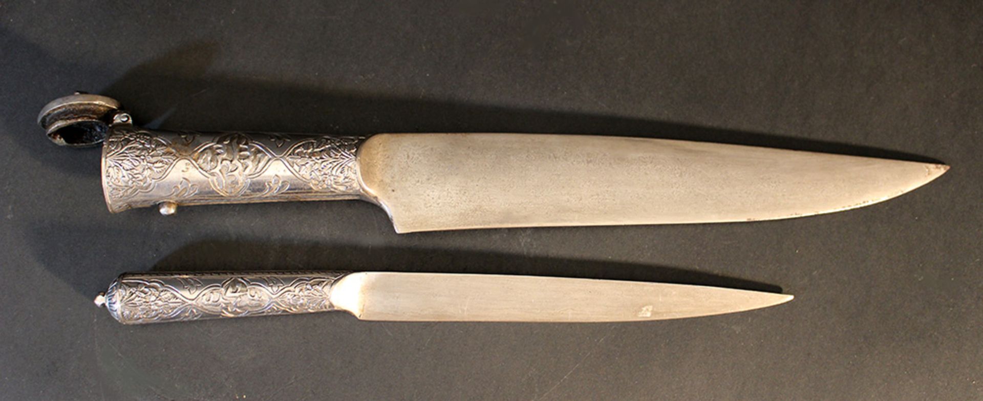 Oriental knife with wide blade and richly decorated steel cutted hand grip with Arabic letters; - Bild 3 aus 3