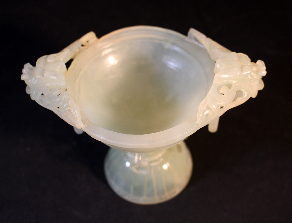 A very fine Chinese jade bowl on a round dome foot grooved; the middle section with open work - Image 3 of 3
