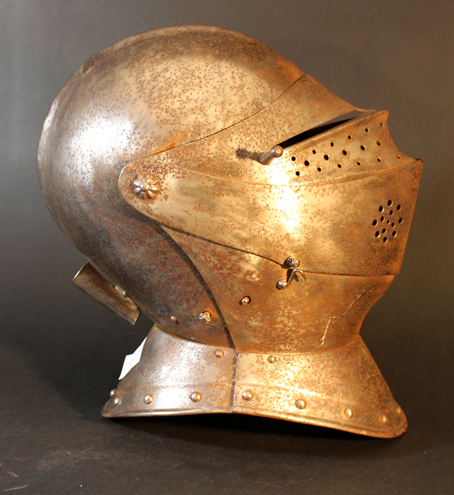 Iron knight helmet-decoration in Maximillian Manner, with visor; rusty.height 32cm, length 35cm - Image 3 of 3