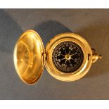 Small pocket compass, with windrose and lid to be opened; gilded bronze mantle.4,5cm diameter