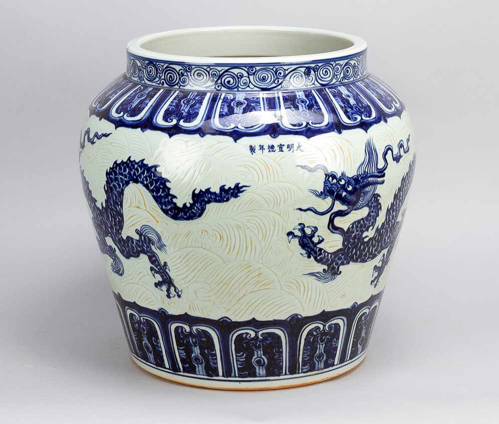 Large Chinese porcelain bowl with thin and wide neck, bowed shape, painted in blue colours with - Image 3 of 3