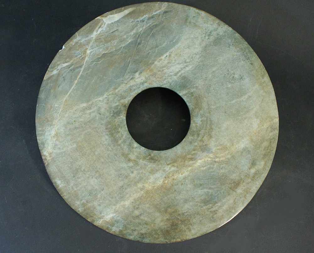 Chinese big Bi plate, green jade with natural veins; flat on both sides; maybe Han Dynasty (206b. - Image 3 of 3