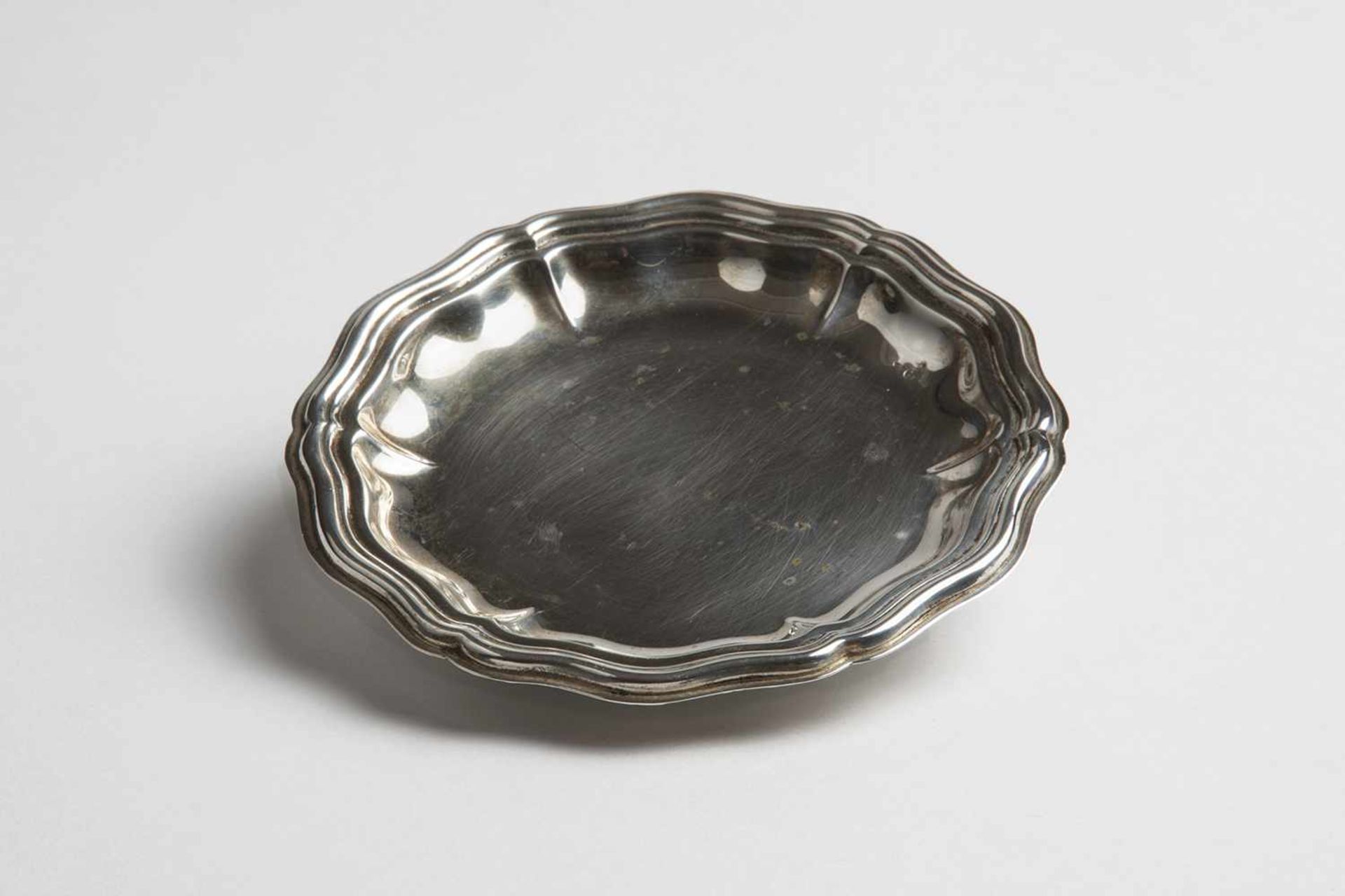 Wiener Silber Schale Silber 800, Firmenzeichen Alexander Sturm, rund, fassoniert, Dm.12 cm, 61,3
