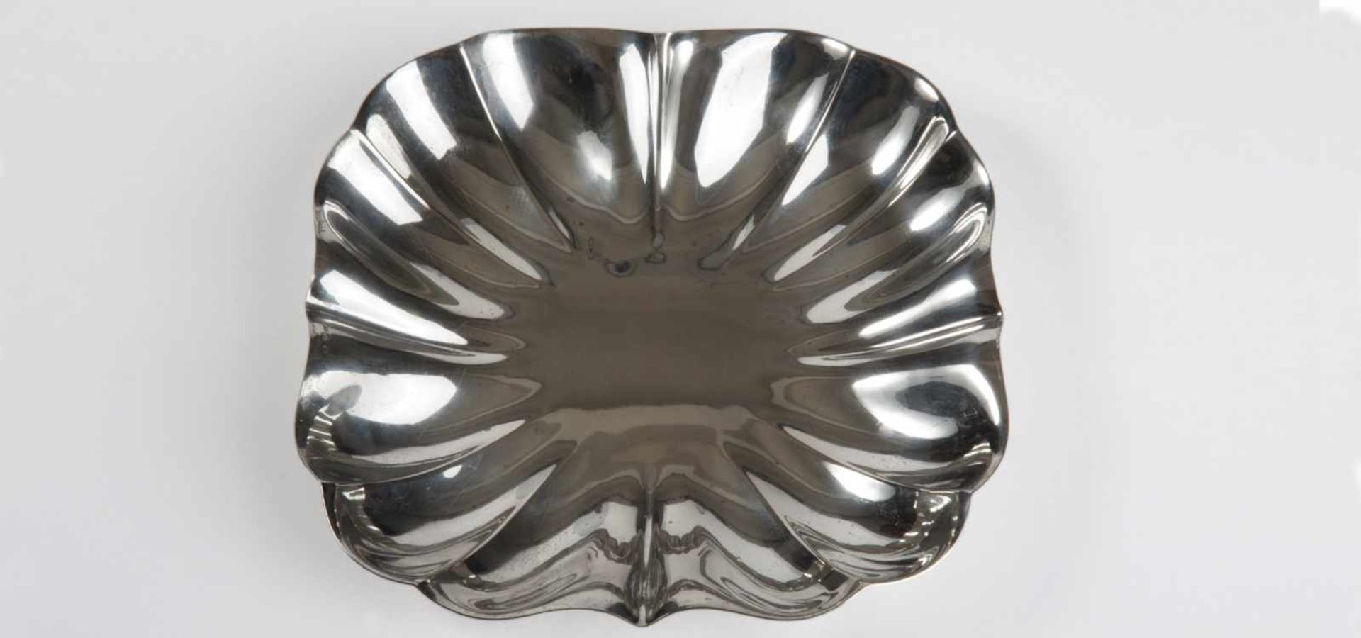 Quadratische Wiener Silberschale Firma Alexander Sturm, Tukankopf, Silber 800, 253 g, 21x21 cm;