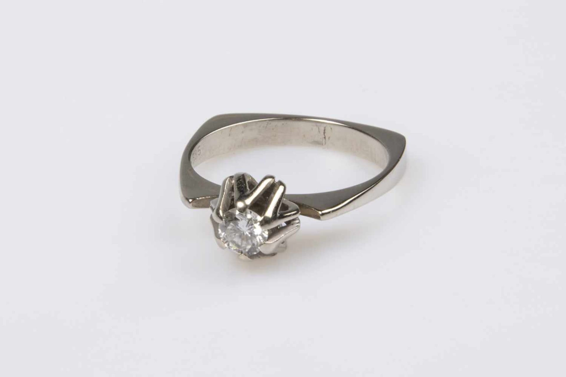 Brillant -Solitär-Damenring Weißgold 585, mit 1 Brillant ca. 0,30 ct, RW 54, ,6 g;