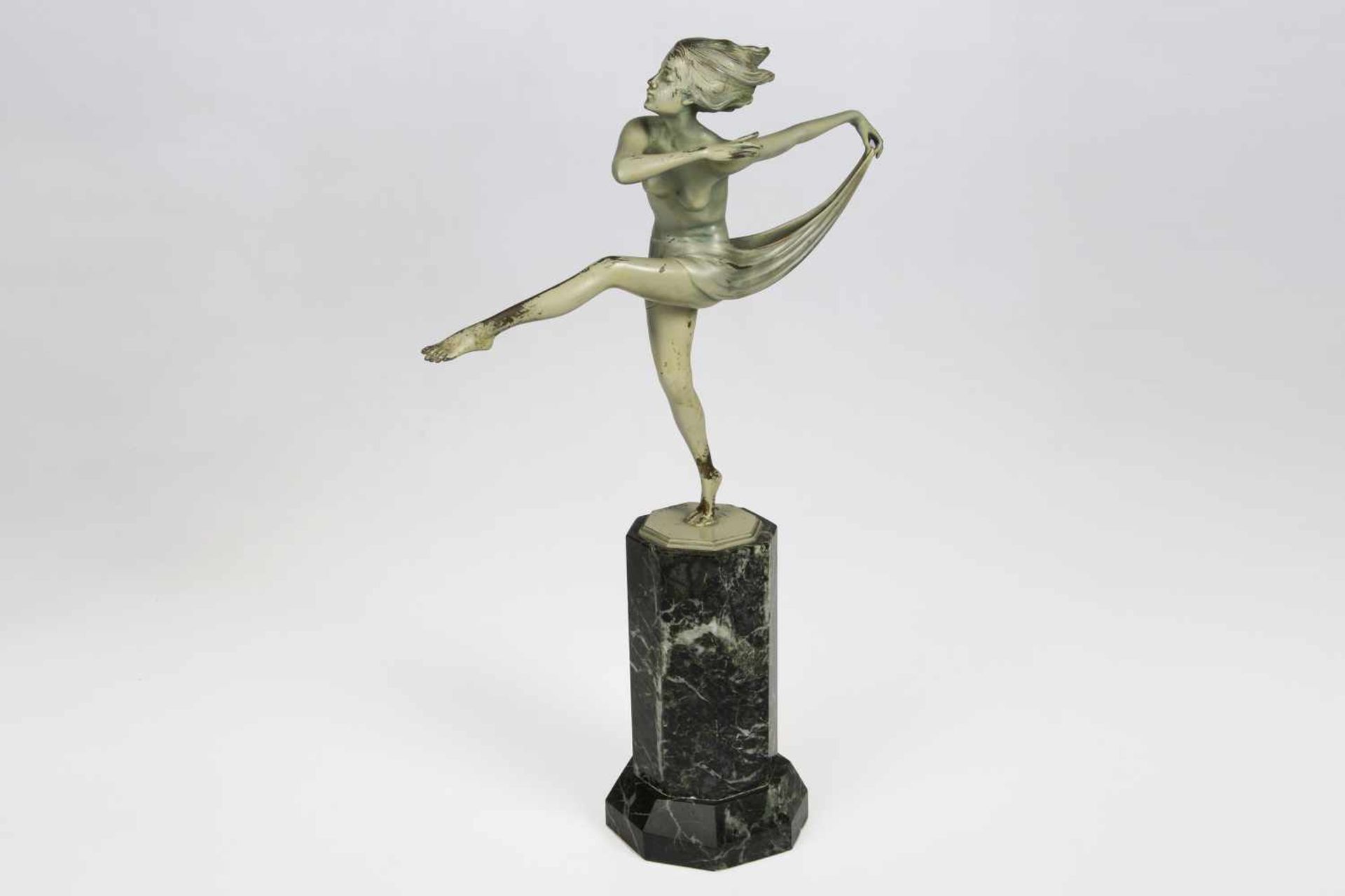 Josef Lorenzl (Wien 1892-1950) Tänzerin mit Hüfttuch, Bronze, monochrom grünlich patiniert, Farbe