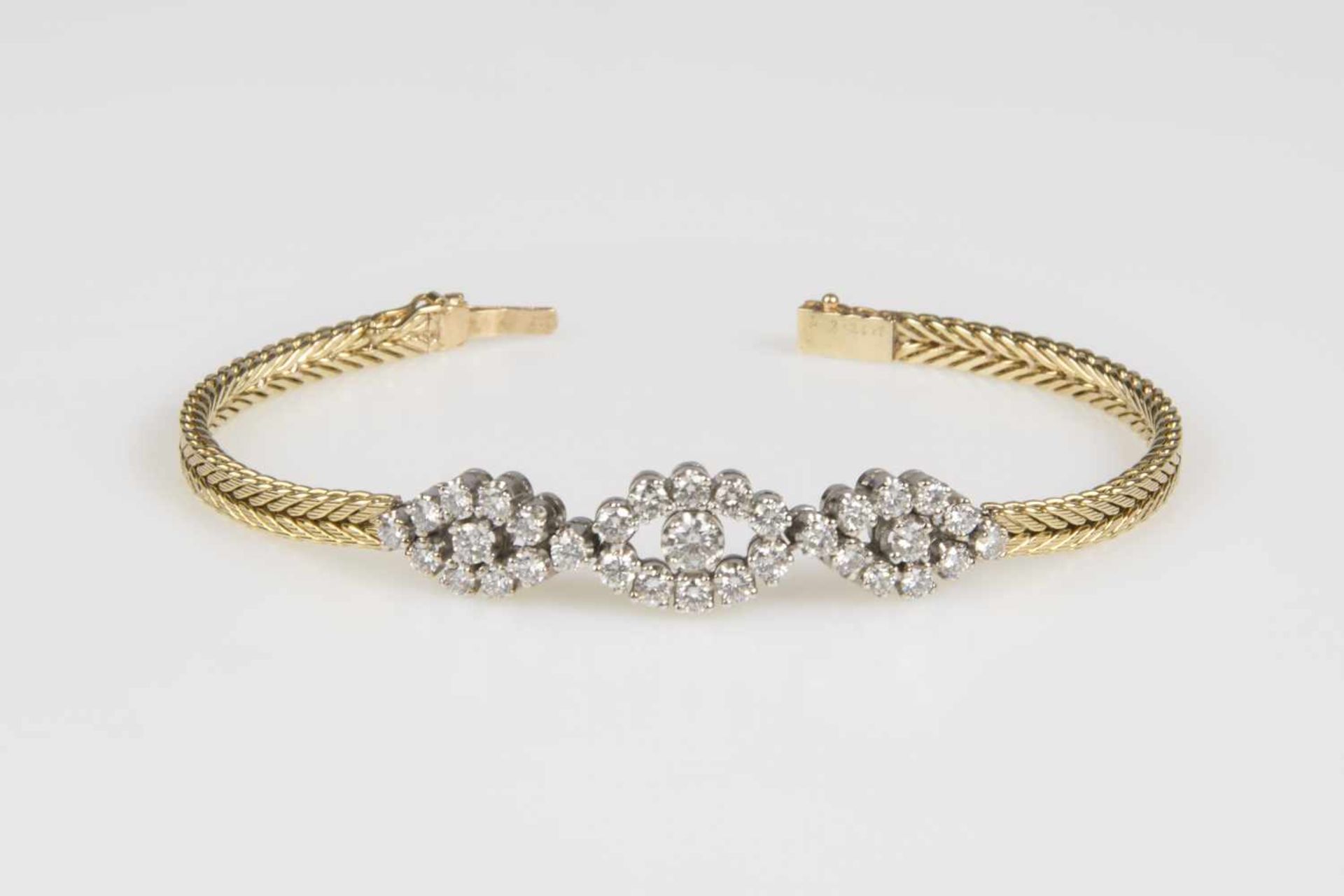 Brillant-Armband 2,26 ct Gold 585 mit Brillanten zus.2,26 ct in 3 beweglich gearbeiteten Weißgold