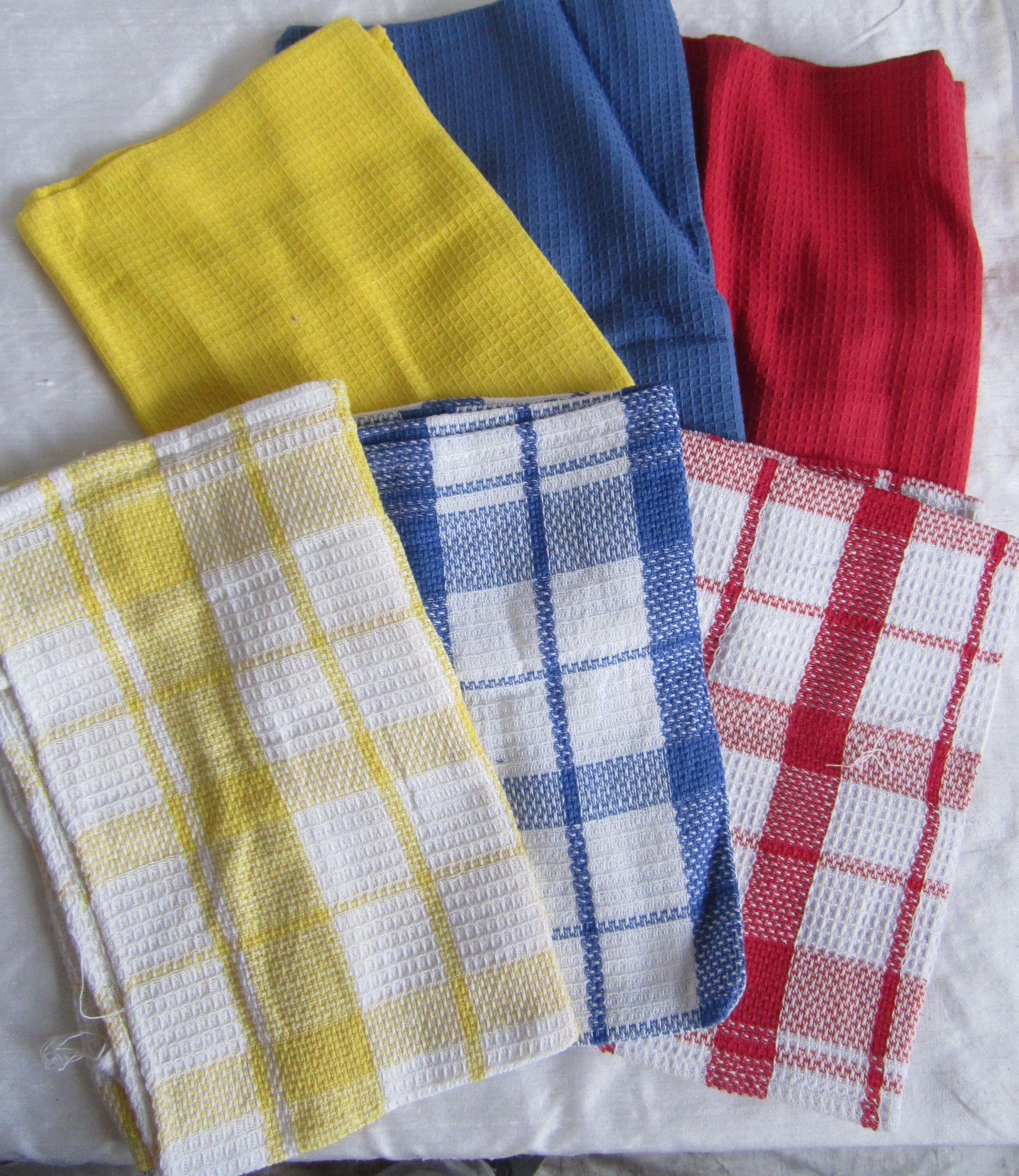 48 x Tea Towels, In Packs Of 6, Yellow/Red/Blue, 33x76cm (Delivery Available)