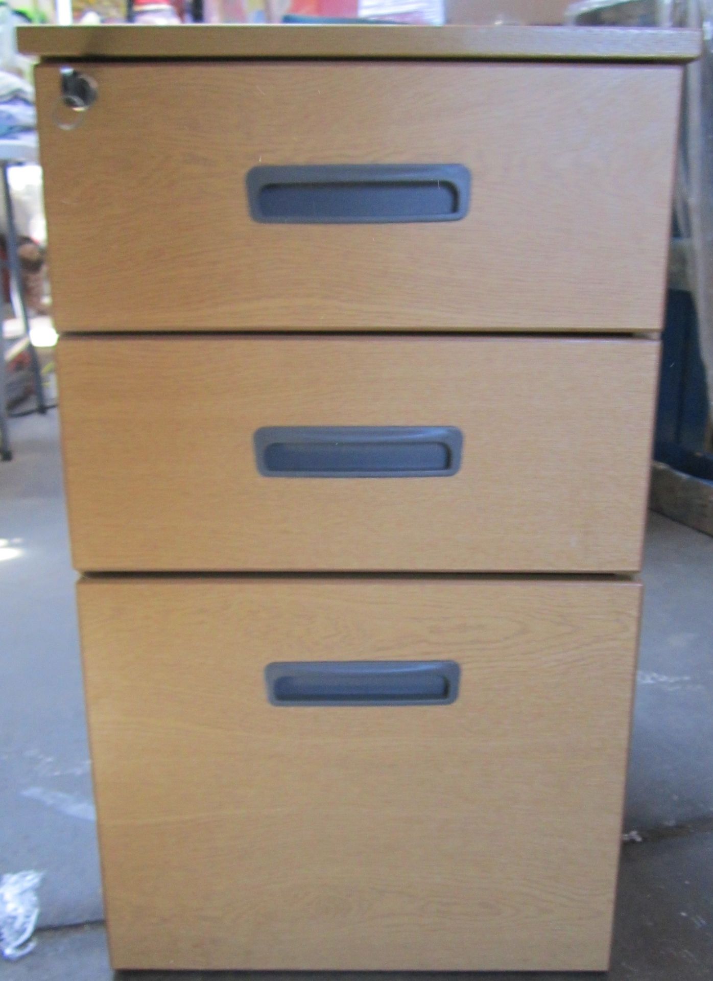 Furniture - Office Furniture Pedistal, 3 Draws With No Key On Wheels