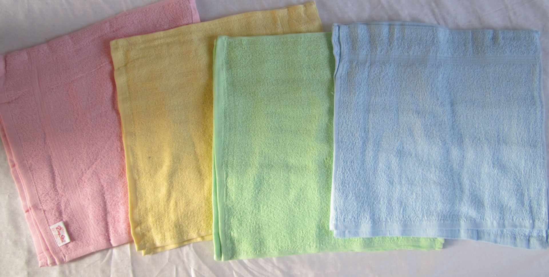 96 x Hand Towels, Pink, Blue, Green Yellow, 34x34cm (Delivery Available)