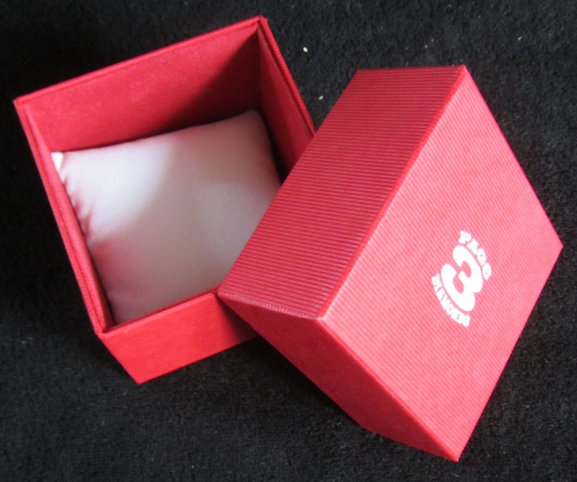 100 x Page 3 Diamond Jewellery Gift Box, Red, 3x3'' (Delivery Available)