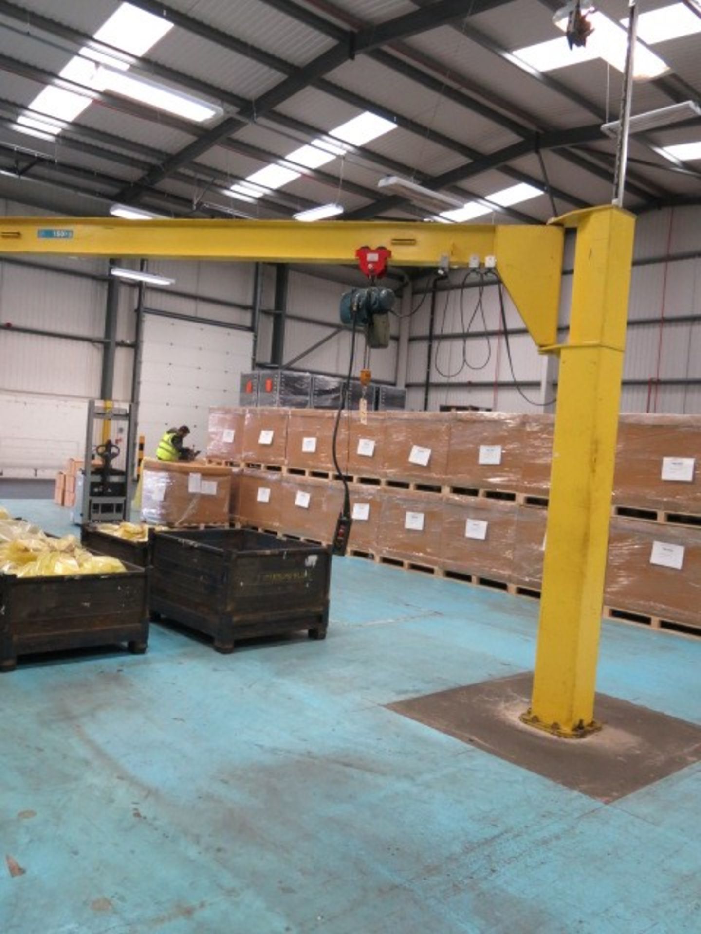150 kg Capacity Freestanding Pillar Crane *Located VTL Group Ltd, Station Road, Bradley,