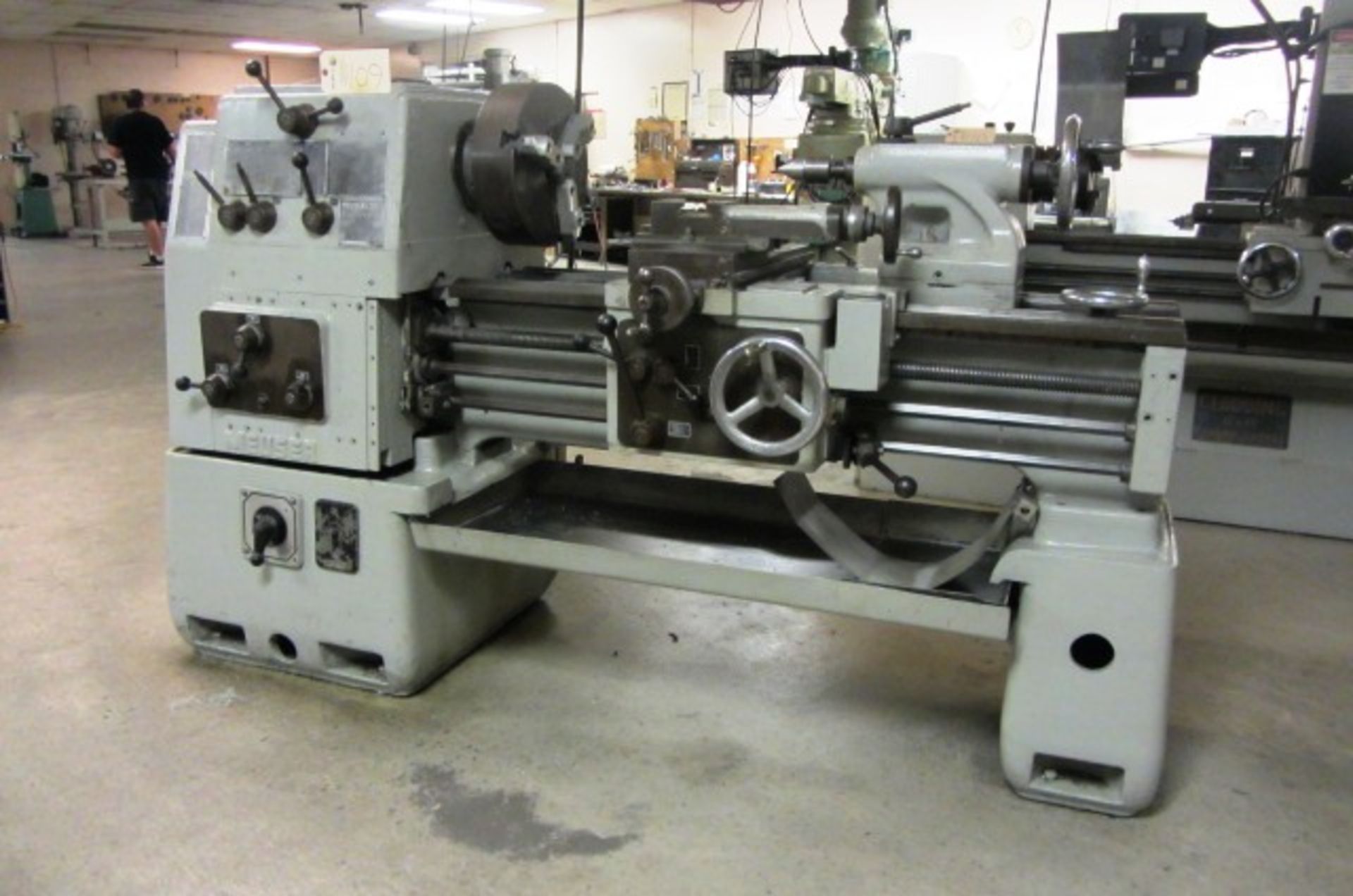 Meuser 18'' x 32'' Engine Lathe with 12'' 3-Jaw Chuck, 2'' Bore, Spindle Speeds to 1,800 RPM, Chip