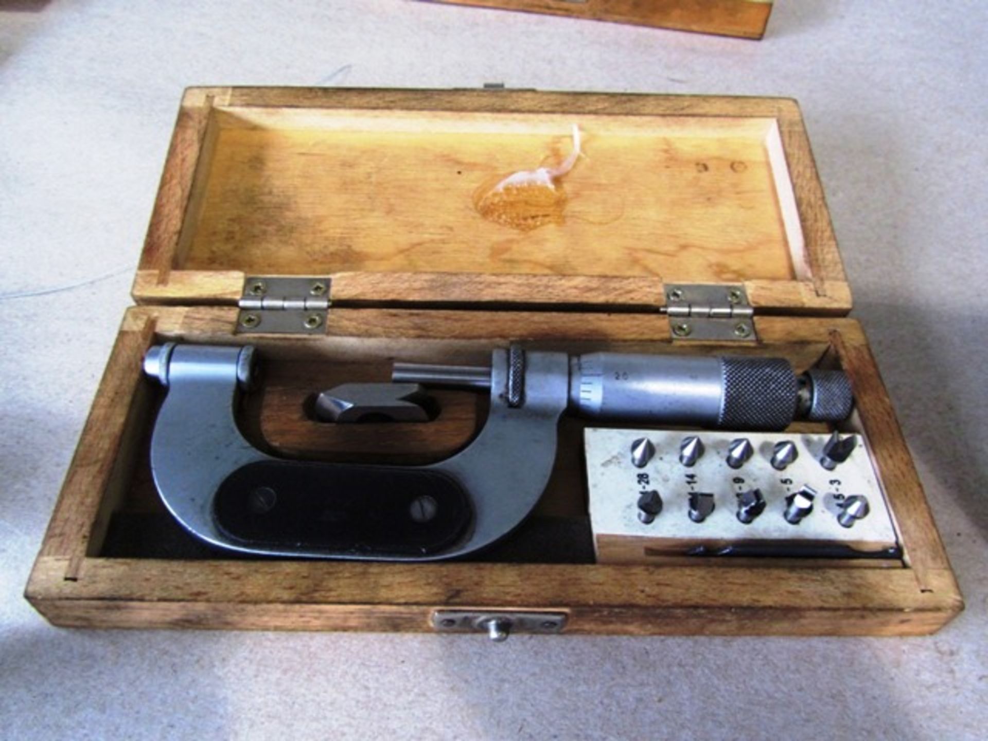 VIN 1'' - 2'' Pitch Micrometer
