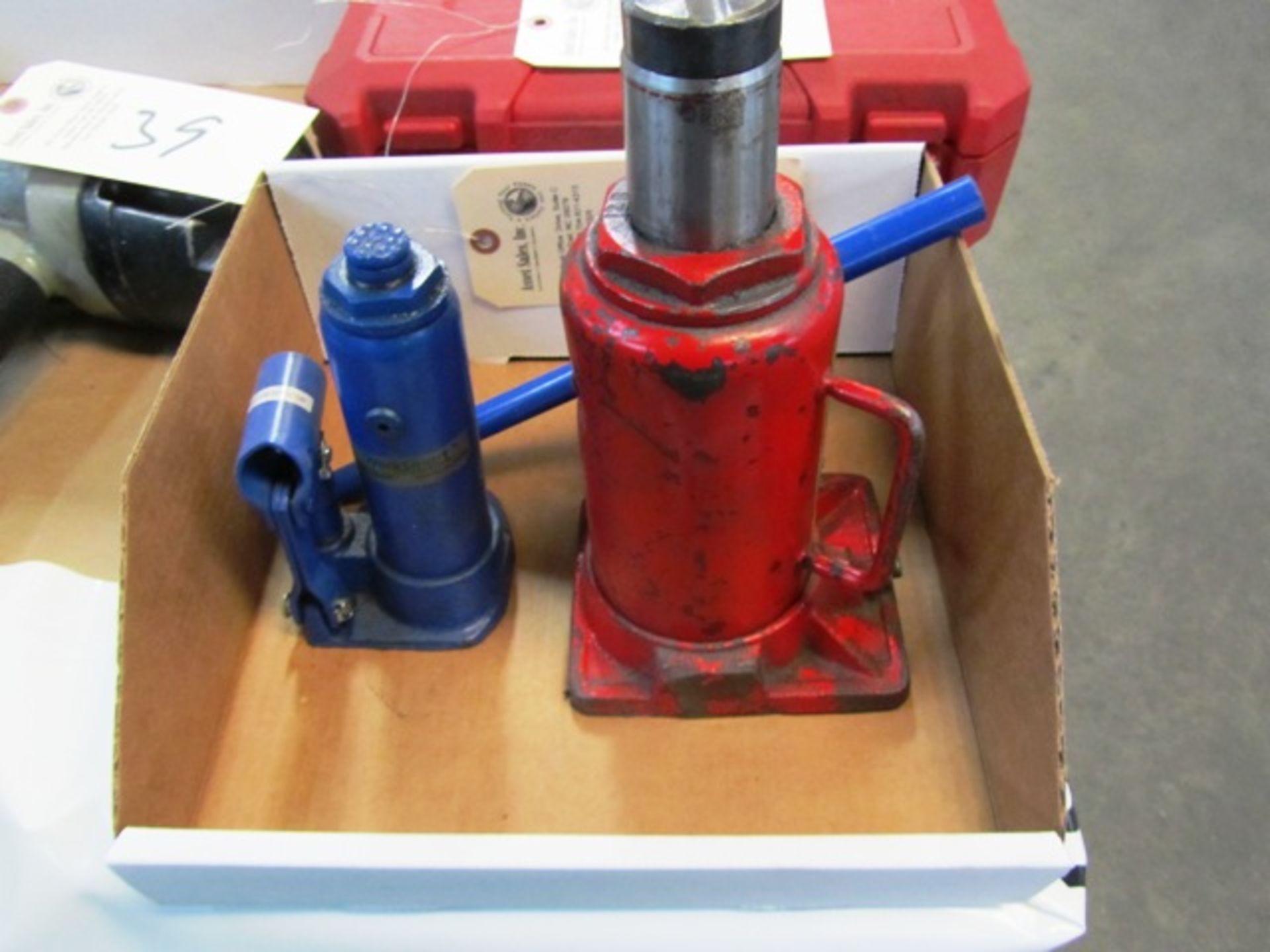 (2) Hydraulic Jacks