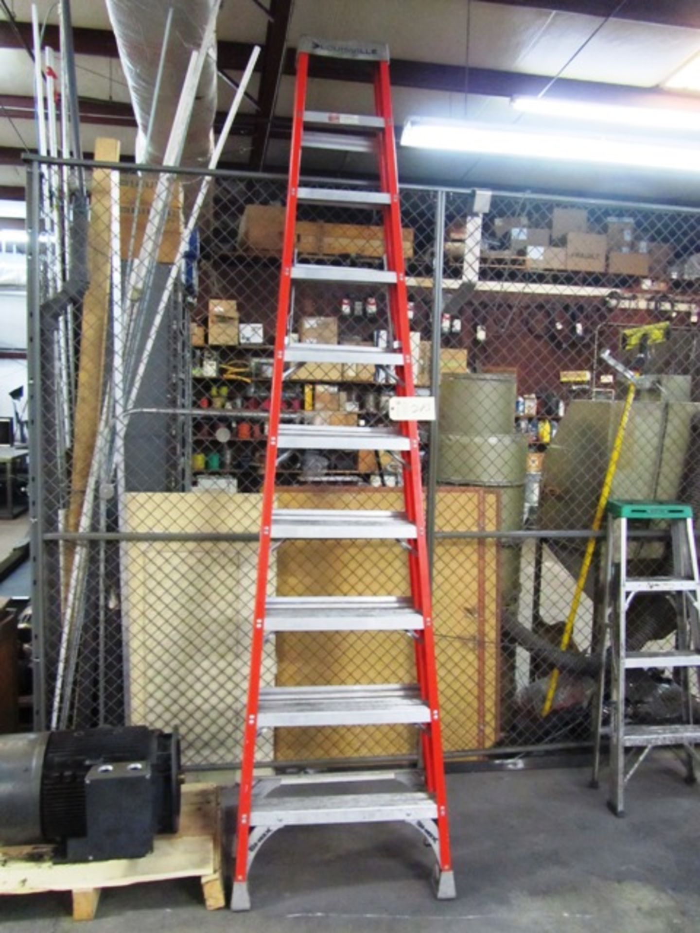 Louisville 10' Fiberglass Ladder