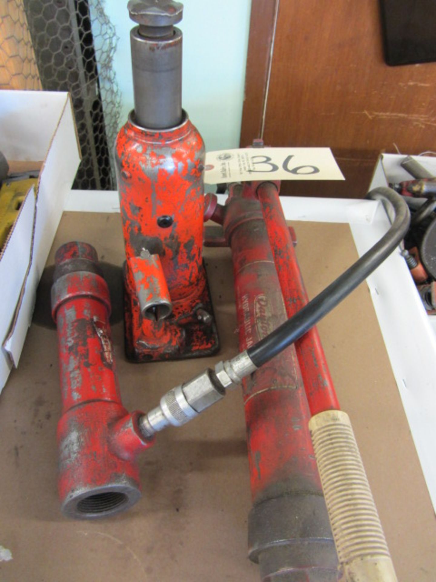 Dayton Hydraulic Jack with Bottle Jack