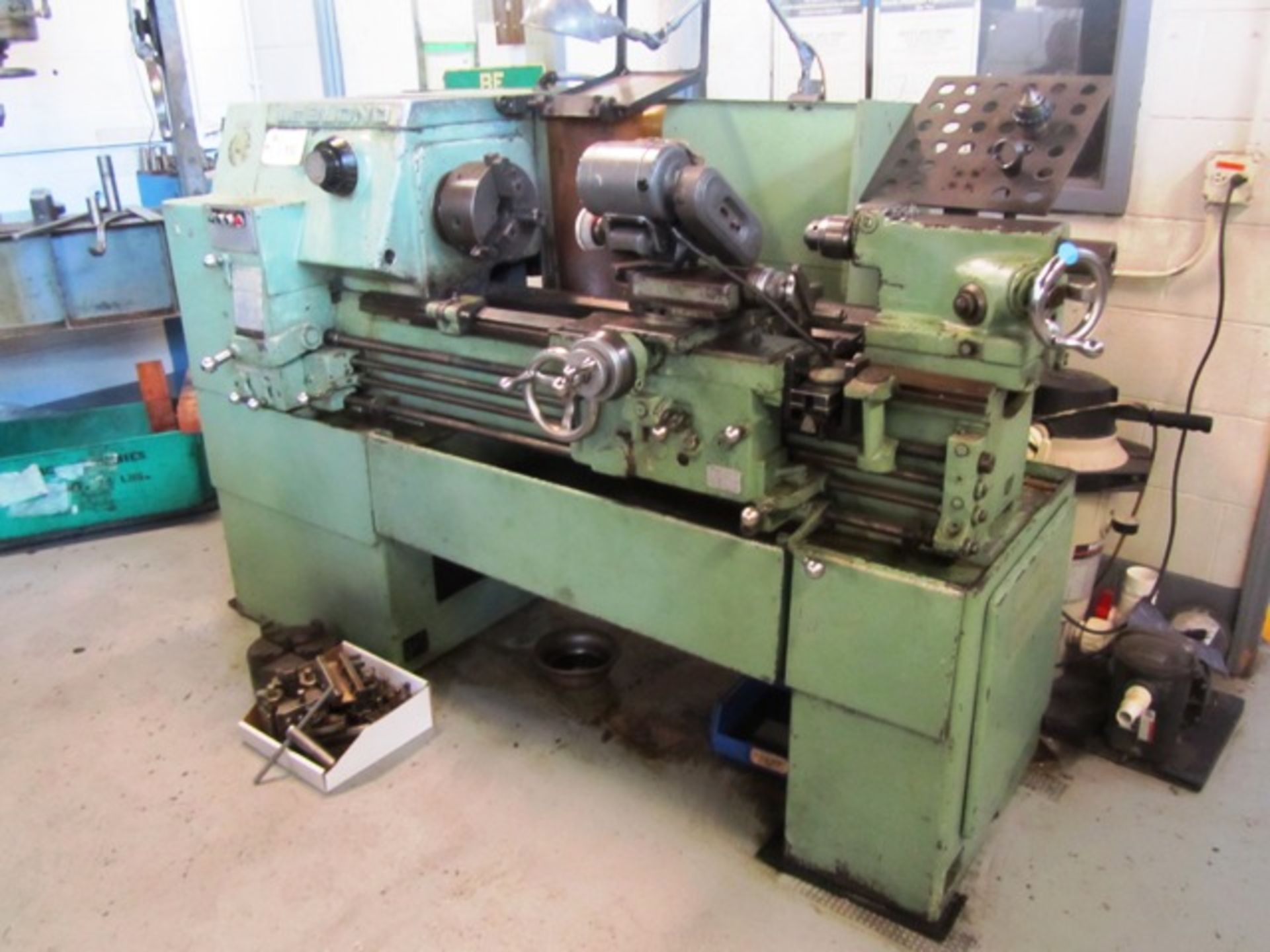 Leblonde 18'' x 36'' Toolroom Lathe with Spindle Speeds to 2400RPM, 3-Jaw & 4-Jaw Chucks, Threading, - Image 3 of 4