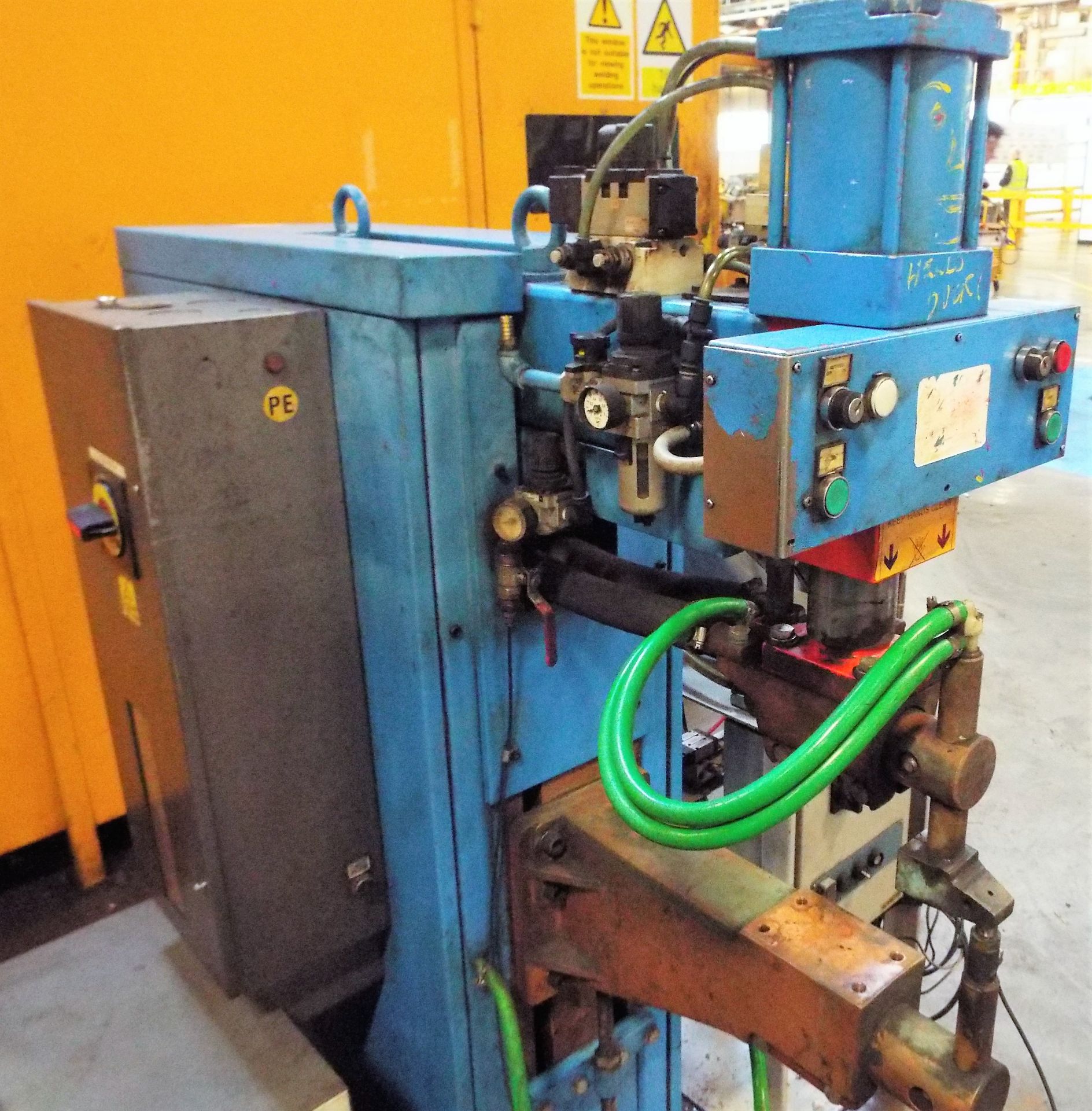 Spot Welding Cell. - Bild 2 aus 12