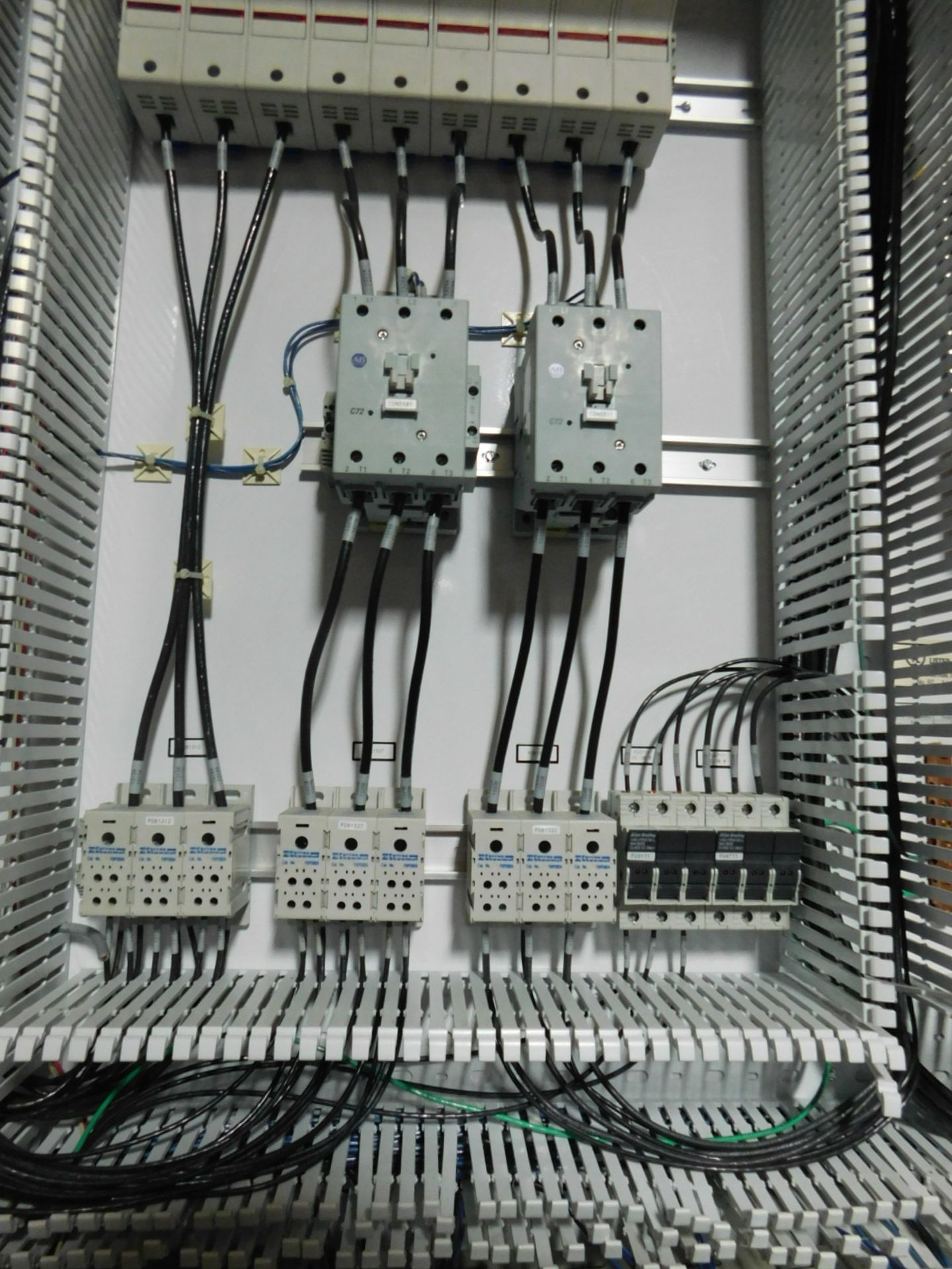 Load PLC Electrical Panel ,480v packaging conveyor, Allen Bradley 22B-D6P0N104 , Allen bradley Power - Image 14 of 26
