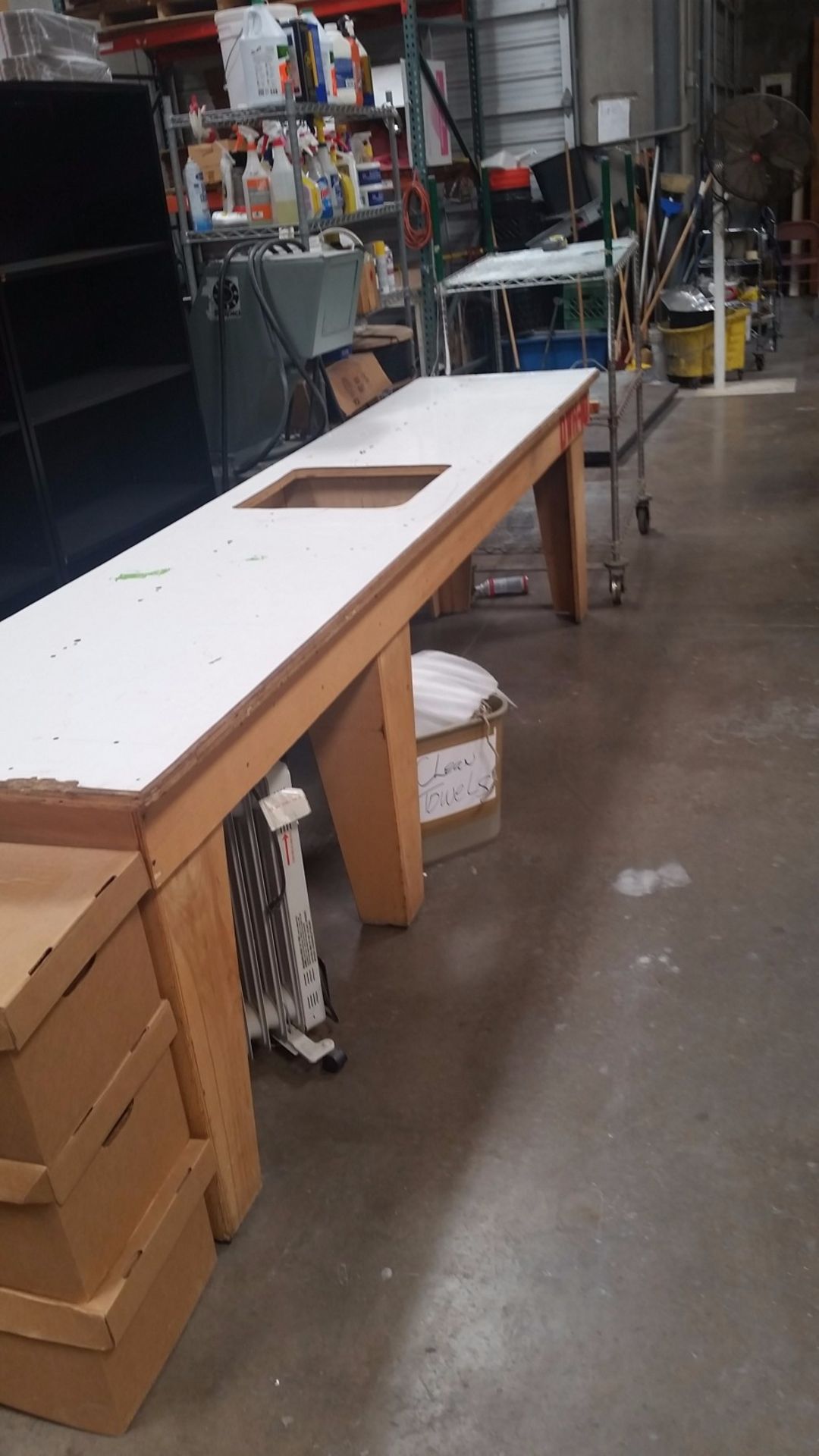 Saw Work Table ,1 USED CHOP SAW /TABLE SAW WORK BENCH 121 1/2" X 26" X 34" (INSERT FOR SAW 16" " X - Image 3 of 6