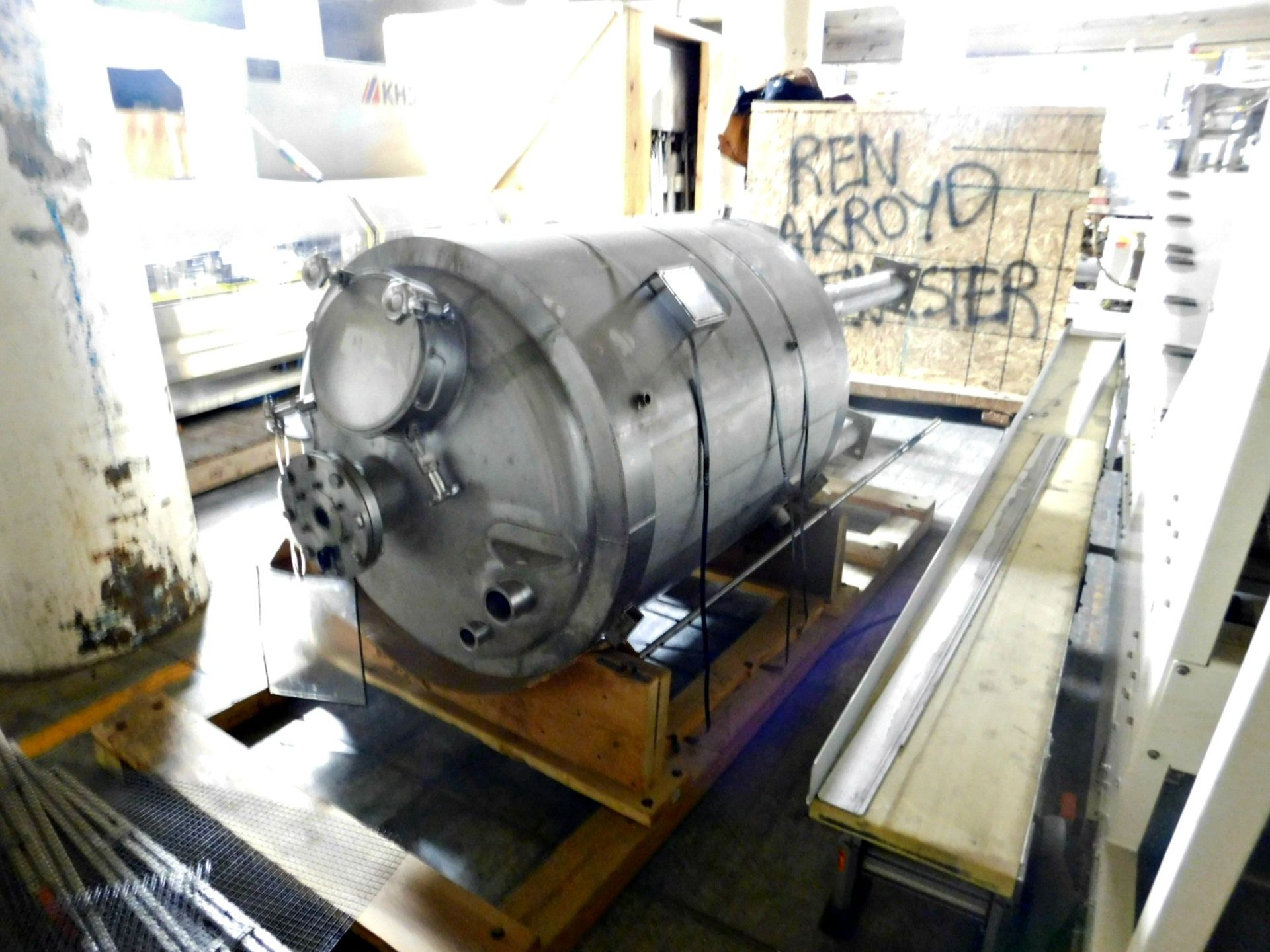 APACHE STAINLESS EQUIPMENT CORP Stainless tank, ATM,Vessel allowable working pressure PSIG AT 300,