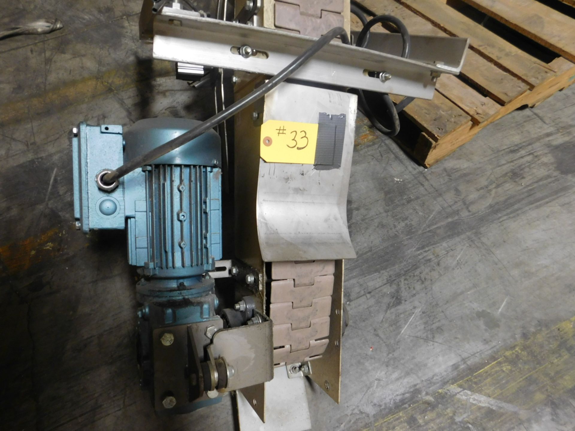 Flex Turner conveyor Motorized conveyor,4'x 180 degree turn conveyor :equipment located at Clark - Image 7 of 10