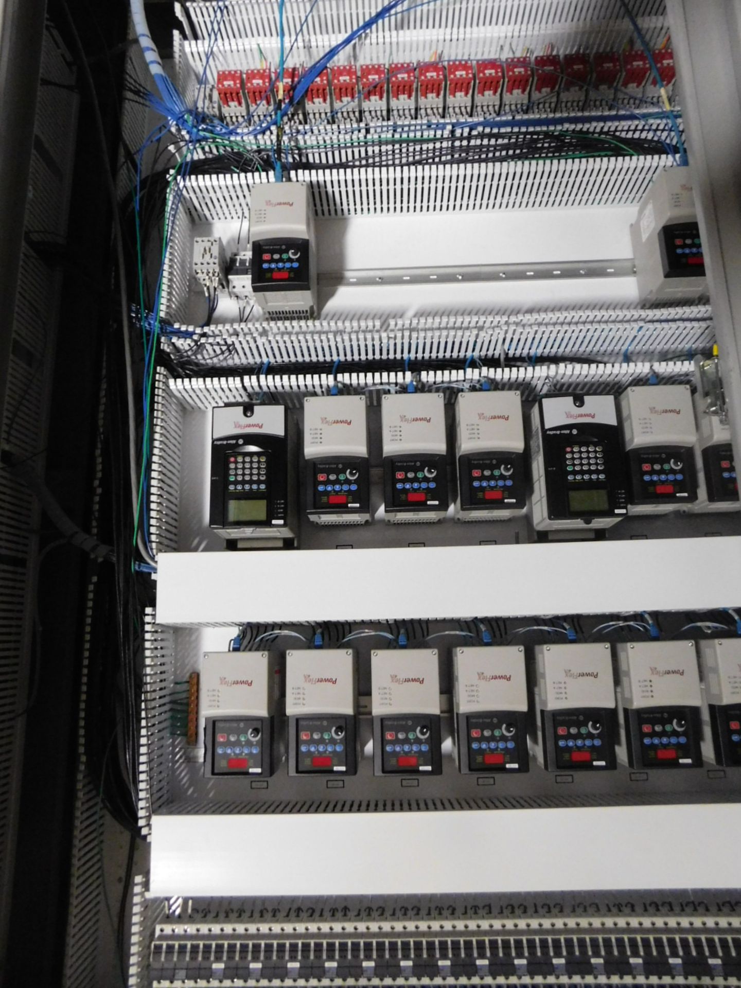 Load PLC Electrical Panel ,480v packaging conveyor, Allen Bradley 22B-D6P0N104 , Allen bradley Power - Image 19 of 26