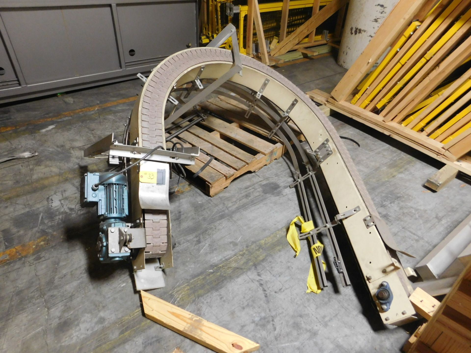 Flex Turner conveyor Motorized conveyor,4'x 180 degree turn conveyor :equipment located at Clark - Image 6 of 10
