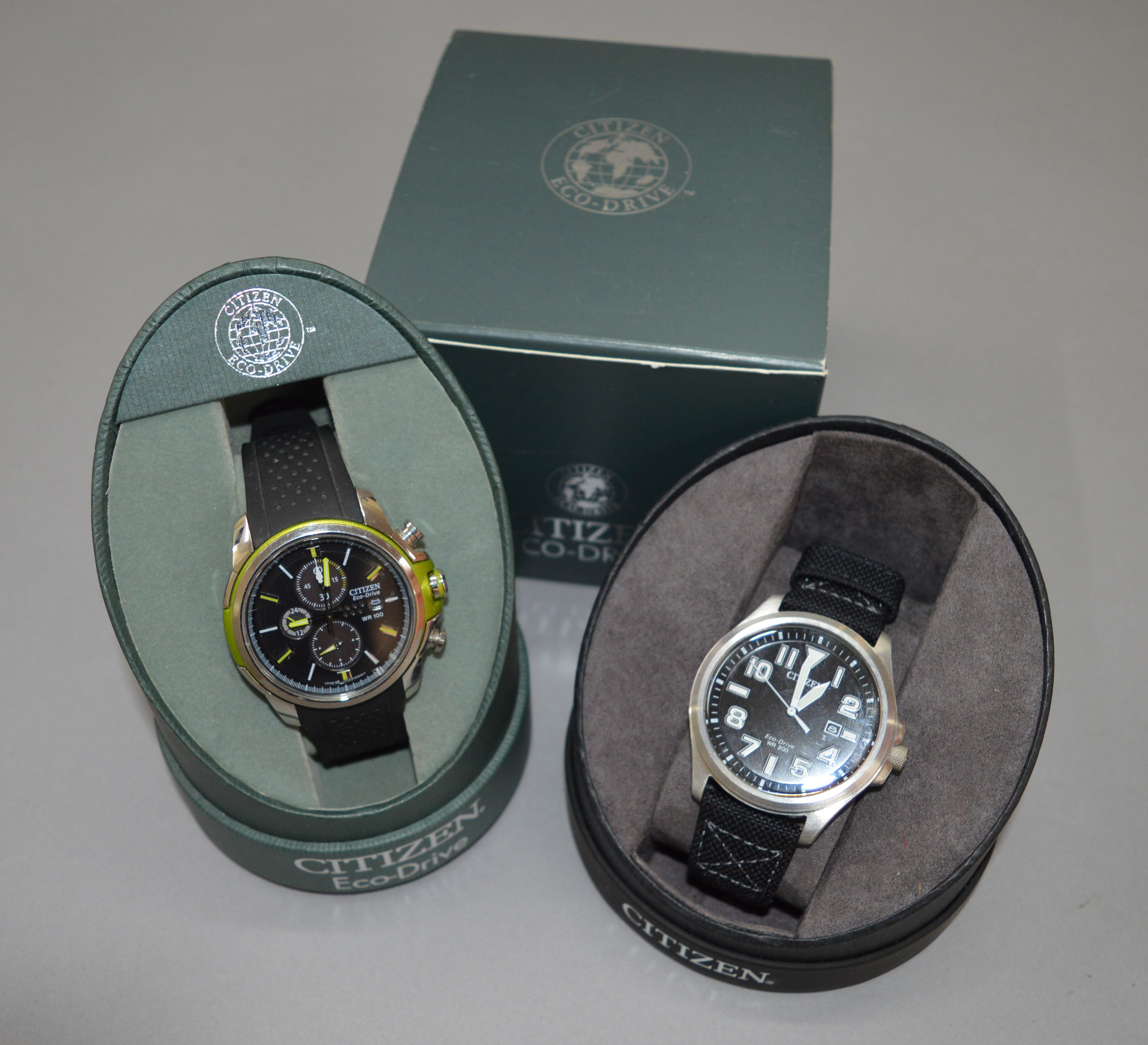 2 Citizen Eco Drive wristwatches with 2 boxes.