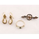 Items to include an Edwardian H/M silver bar brooch,