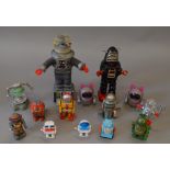 Fourteen unboxed tinplate and plastic toy robot and other figures in a variety of different scales,