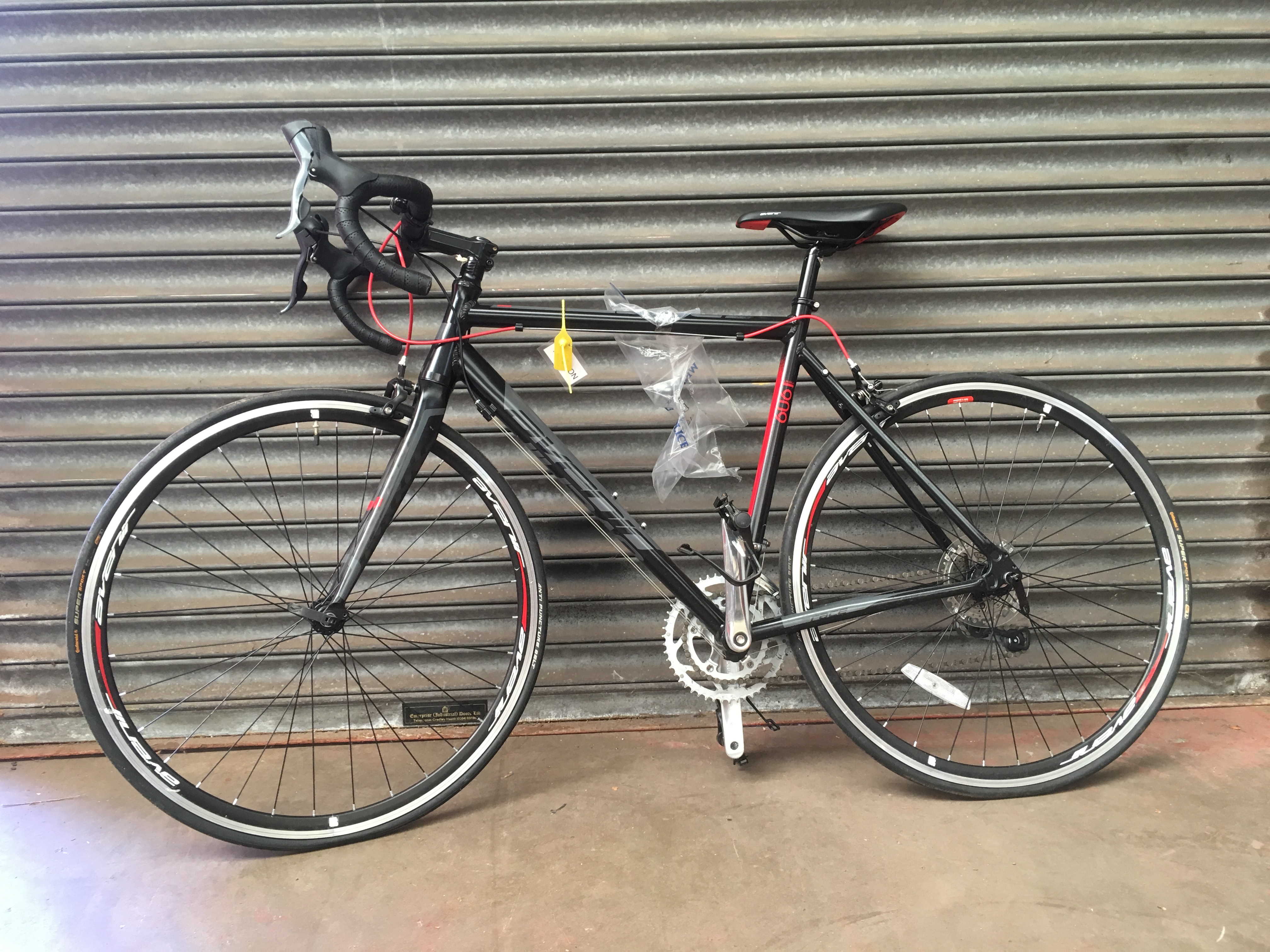 POLICE > Avenir road bike / bicycle [NO RESERVE] [VAT ON HAMMER PRICE]