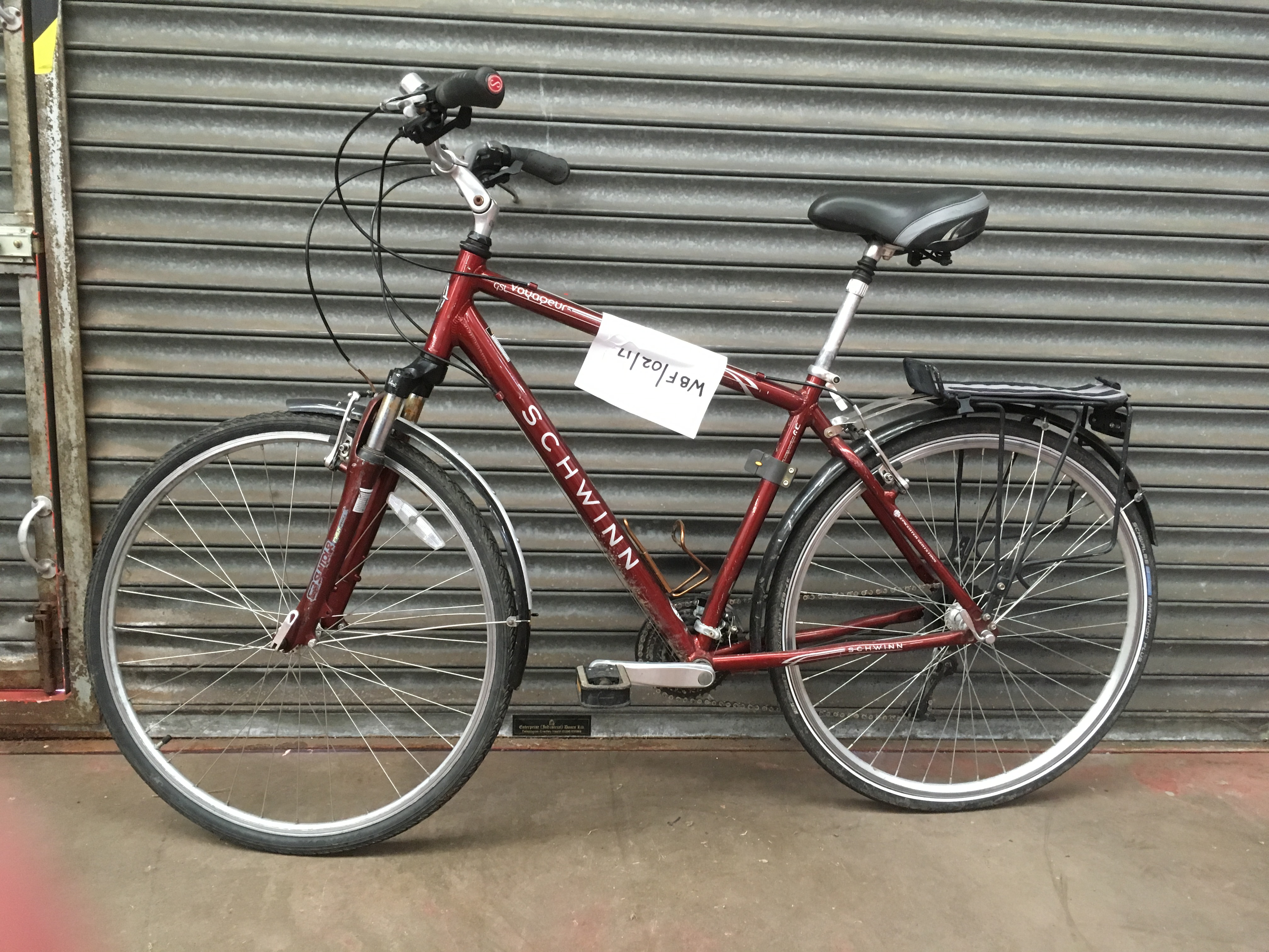 POLICE > Schwinn Voyageur bike / bicycle [NO RESERVE] [VAT ON HAMMER PRICE]