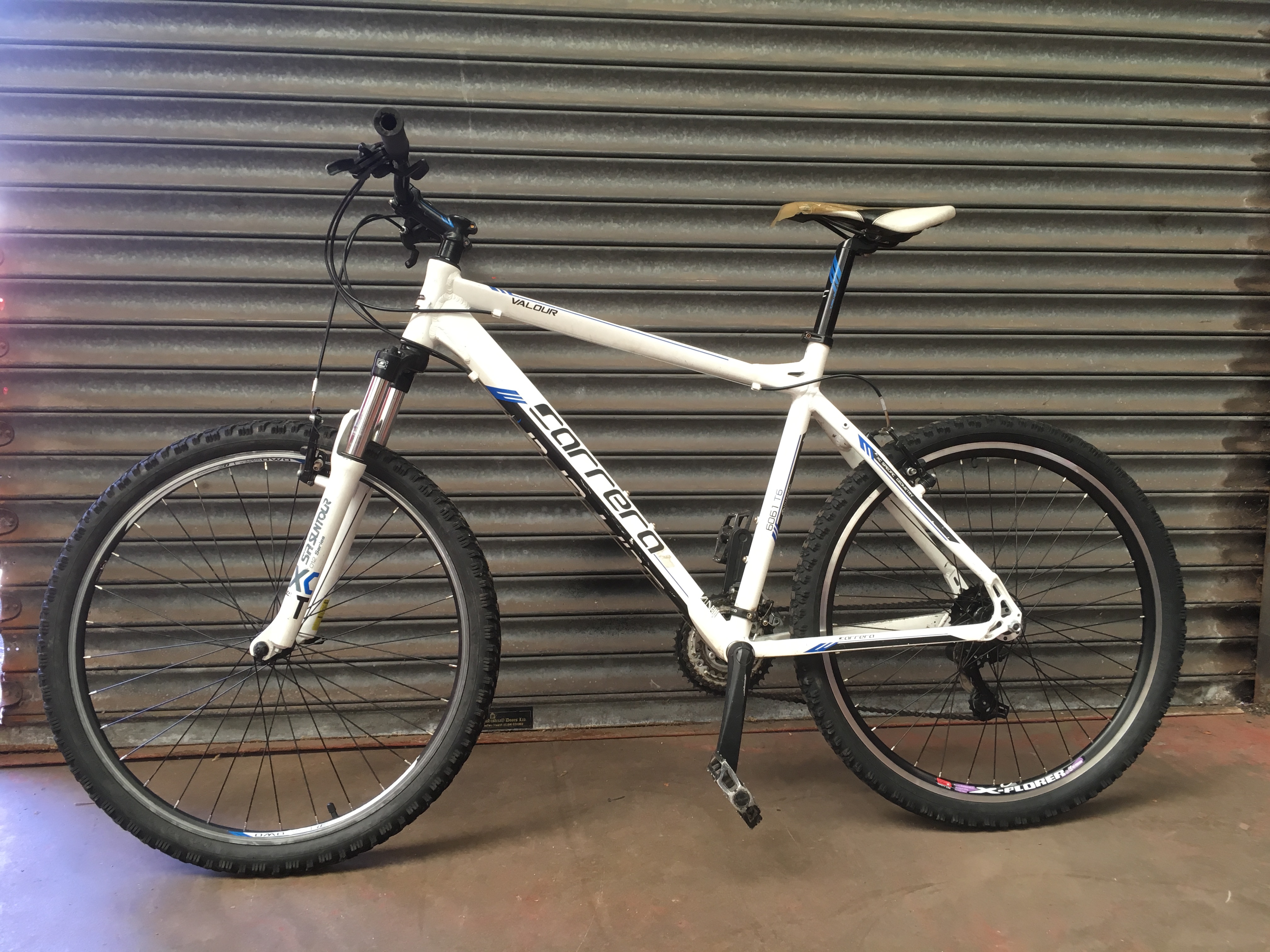 POLICE > Carrera Valour mountain bike / bicycle [NO RESERVE] [VAT ON HAMMER PRICE]