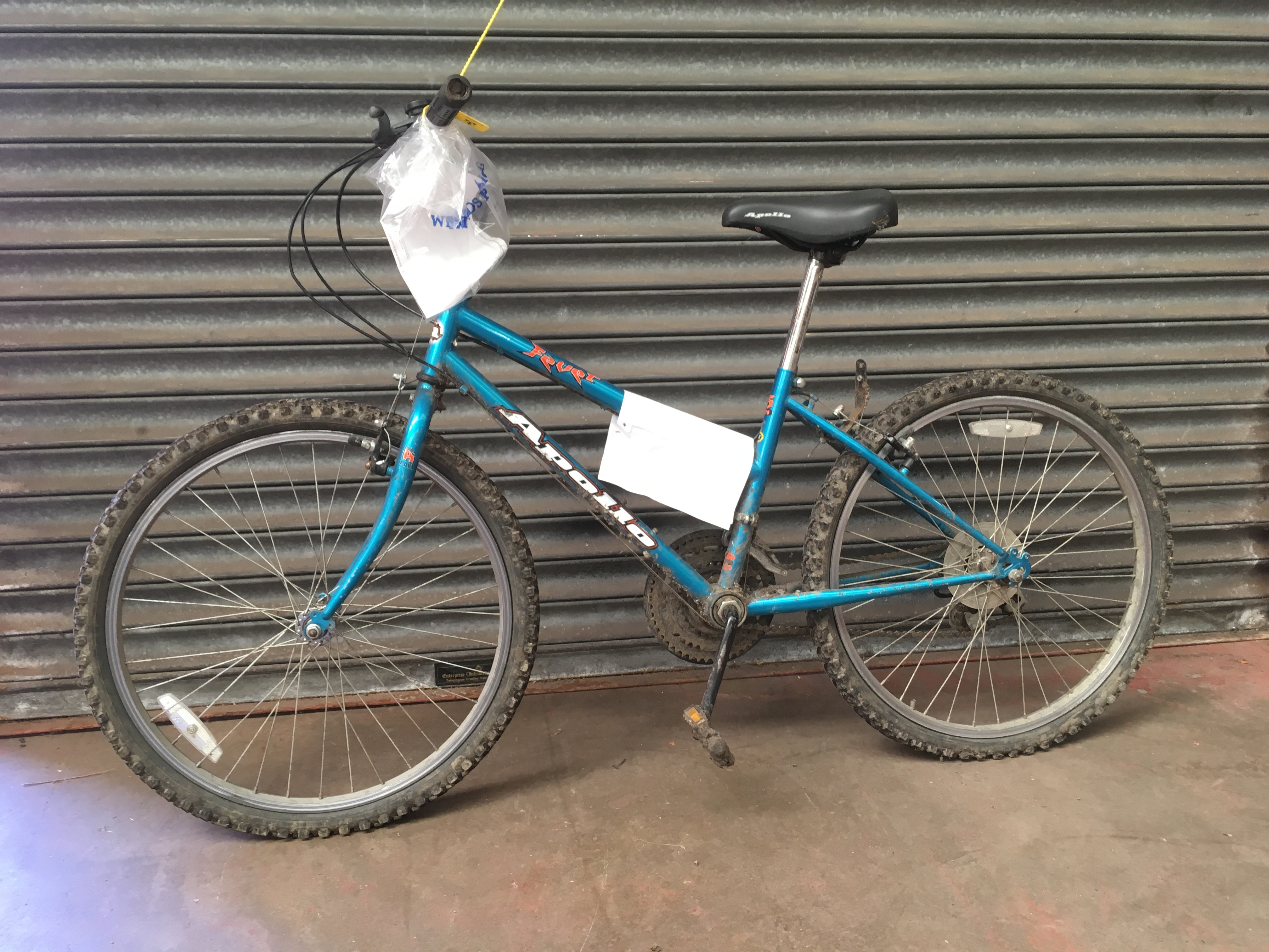 POLICE > Apollo Fever mountain bike / bicycle [NO RESERVE] [VAT ON HAMMER PRICE]