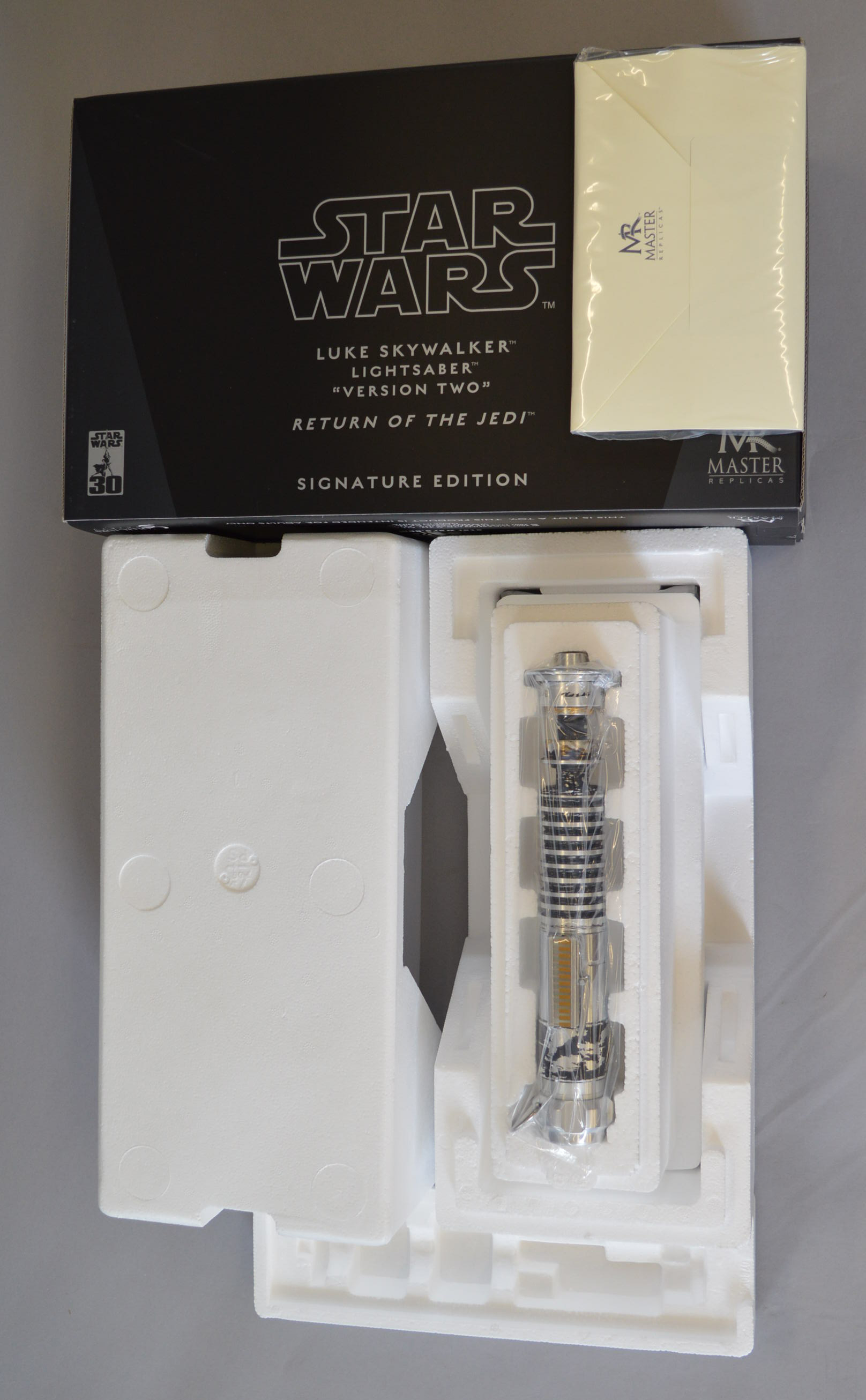 Star Wars. Master Replicas. SW-171SE Luke Skywalker V2 Lightsaber Signature Edition.