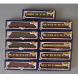 OO Gauge. Bachmann. 11 x coaches.