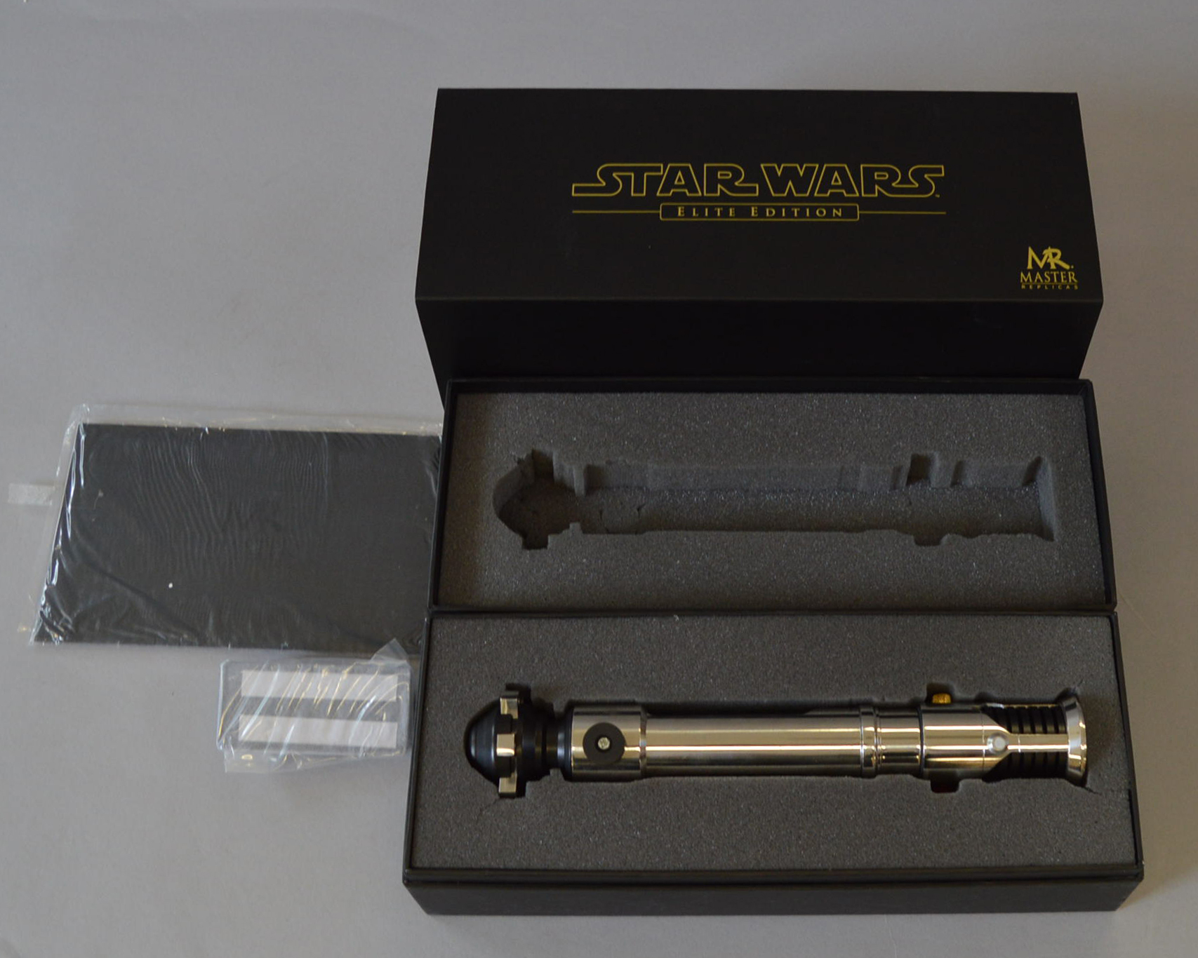 Star Wars. Master Replicas. SW-143 Obi-Wan Kenobi Elite Edition.